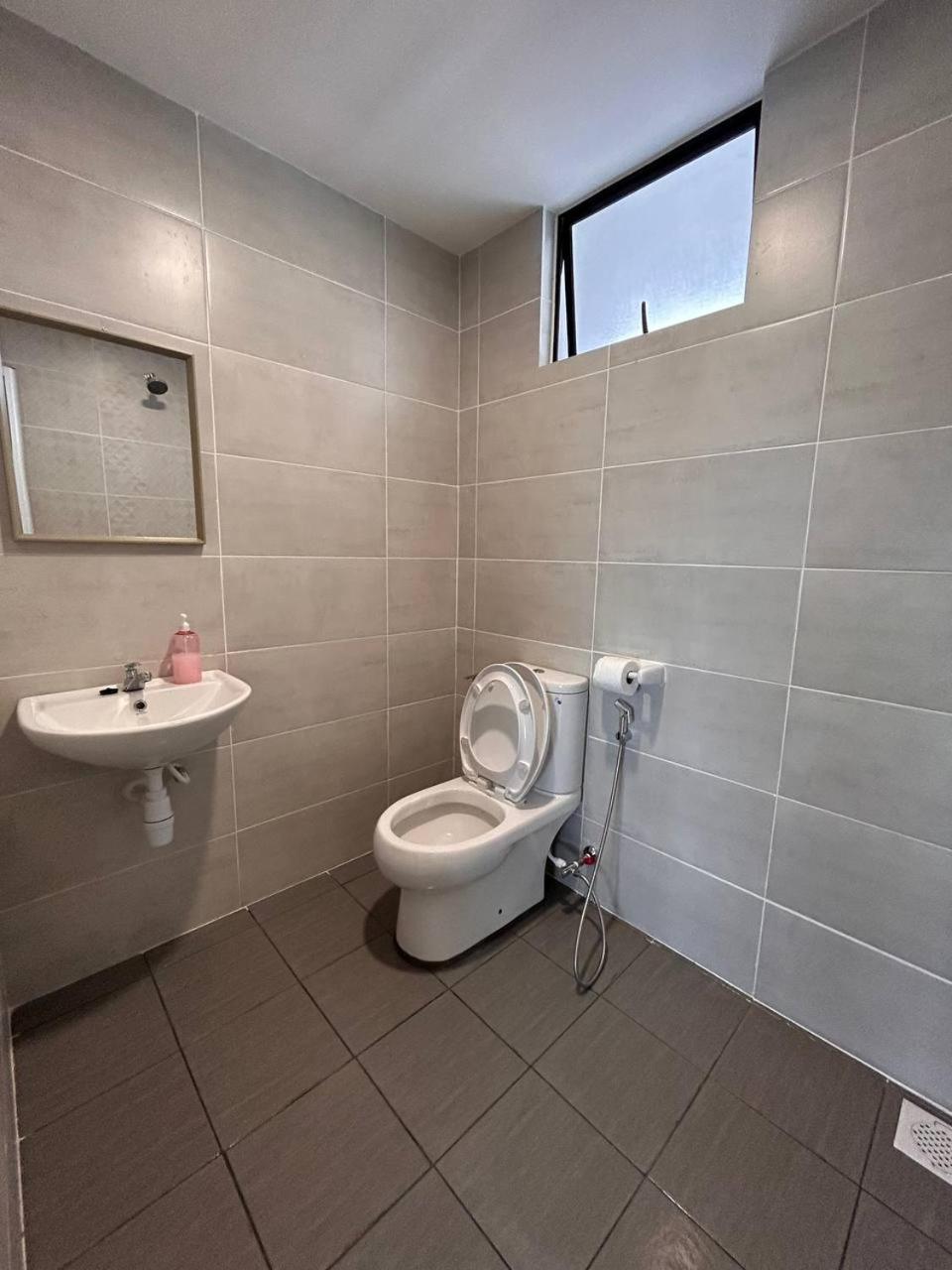 SEAVIEW - BEACHFRONT - 2BR Apartment - Corner Unit- Mutiara Melaka Beach Resort Pantai Puteri photo 5
