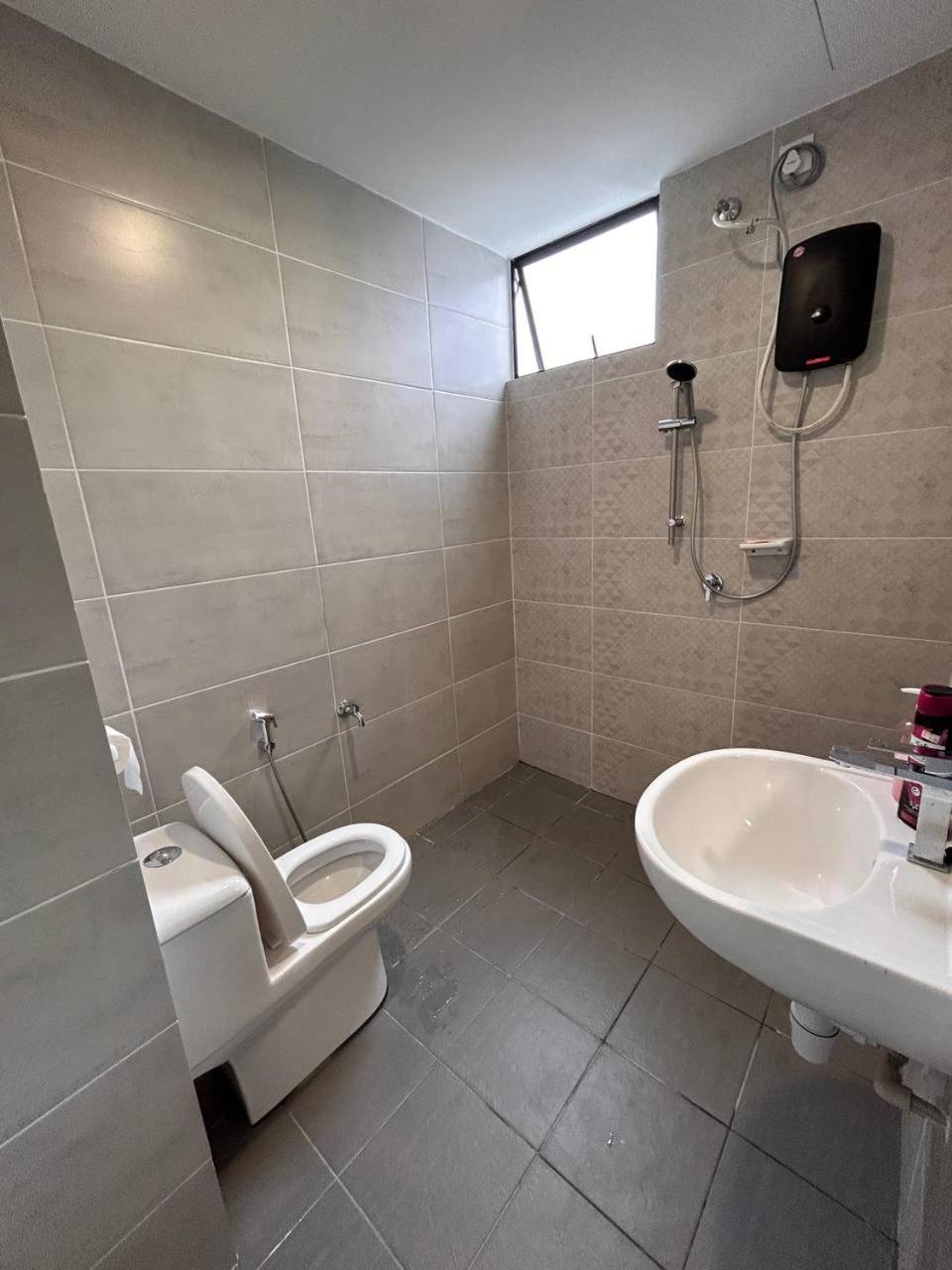 SEAVIEW - BEACHFRONT - 2BR Apartment - Corner Unit- Mutiara Melaka Beach Resort Pantai Puteri photo 4