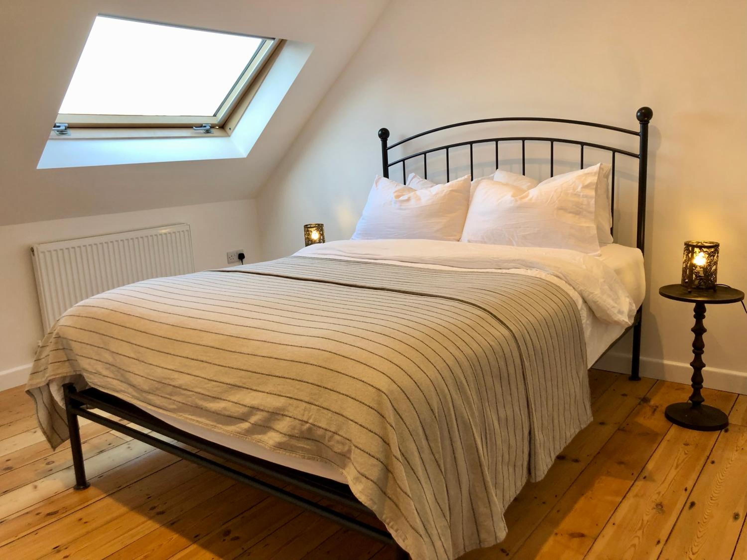 House with parking, short stroll to Quay, shops and restaurants view 5