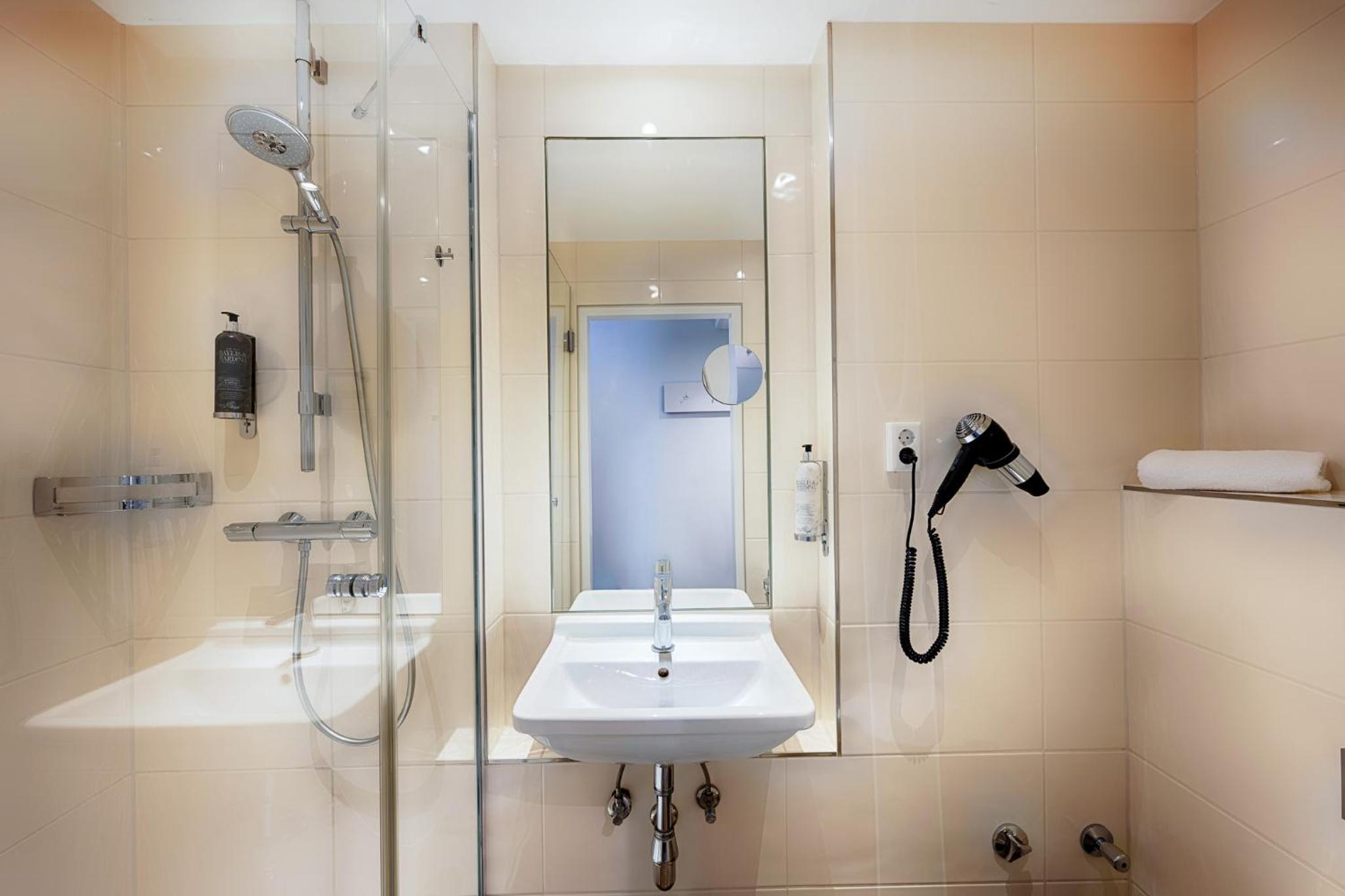 Stuttgart Vacations - Premier Inn Stuttgart Bad Cannstatt - Property Image 23