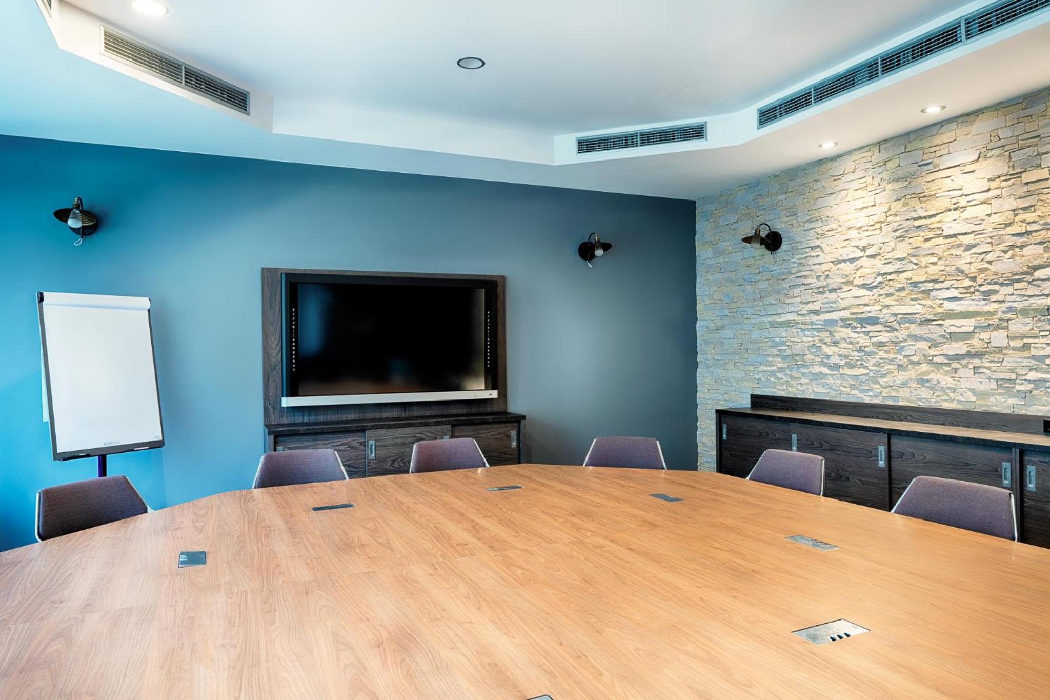 Stuttgart Vacations - Premier Inn Stuttgart Bad Cannstatt - Property Image 1
