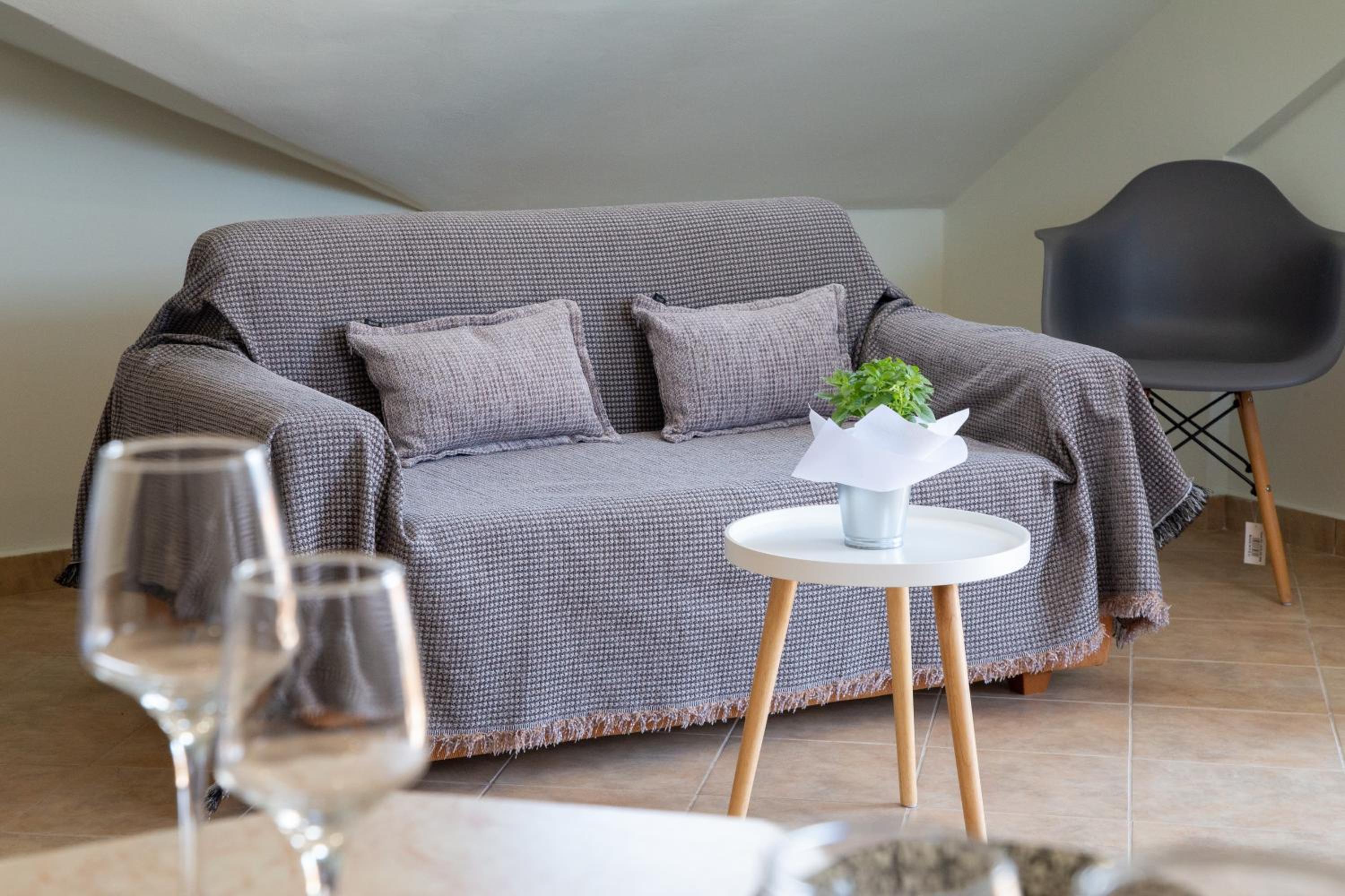 Anthi's central photo 3