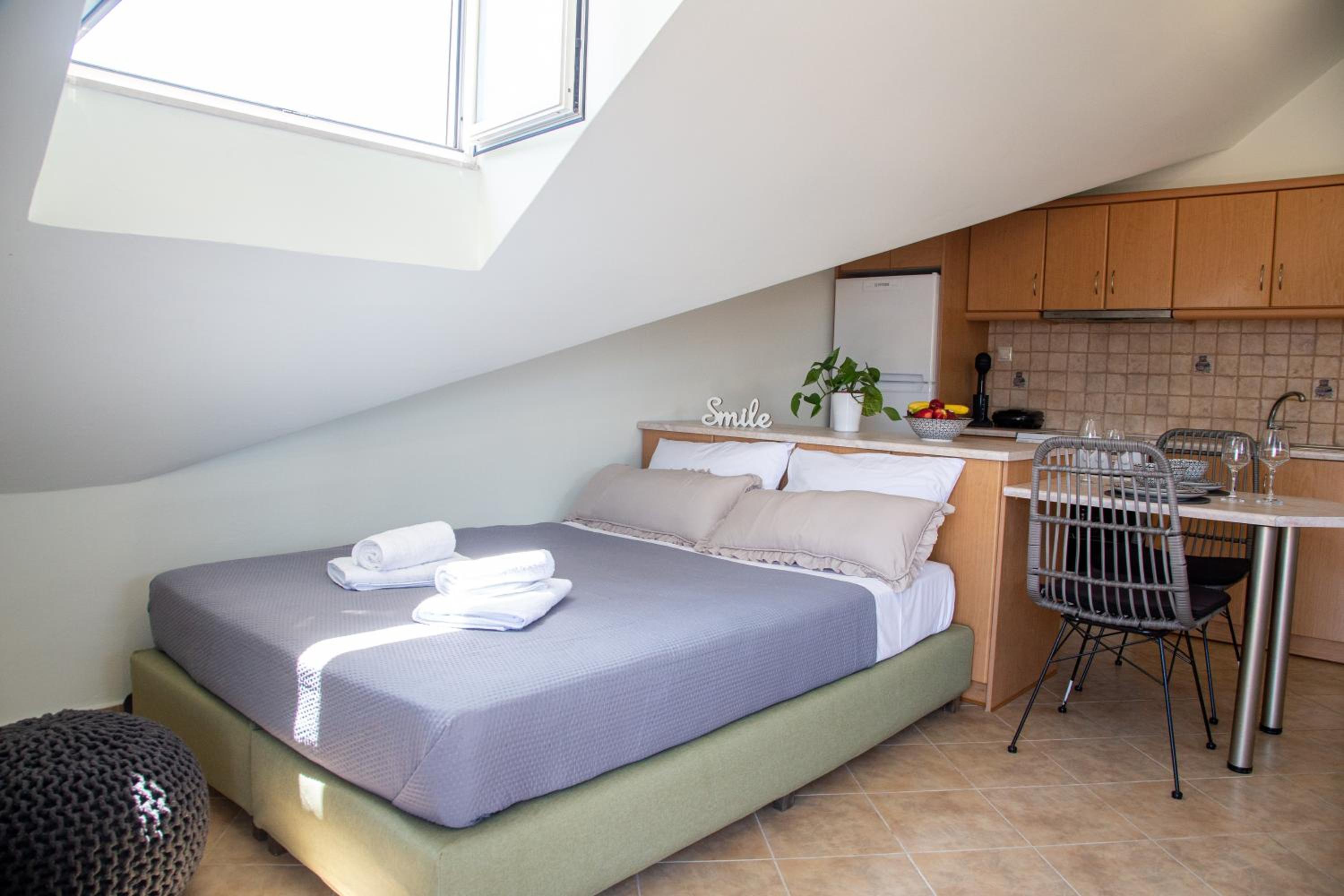 Anthi's central photo 4