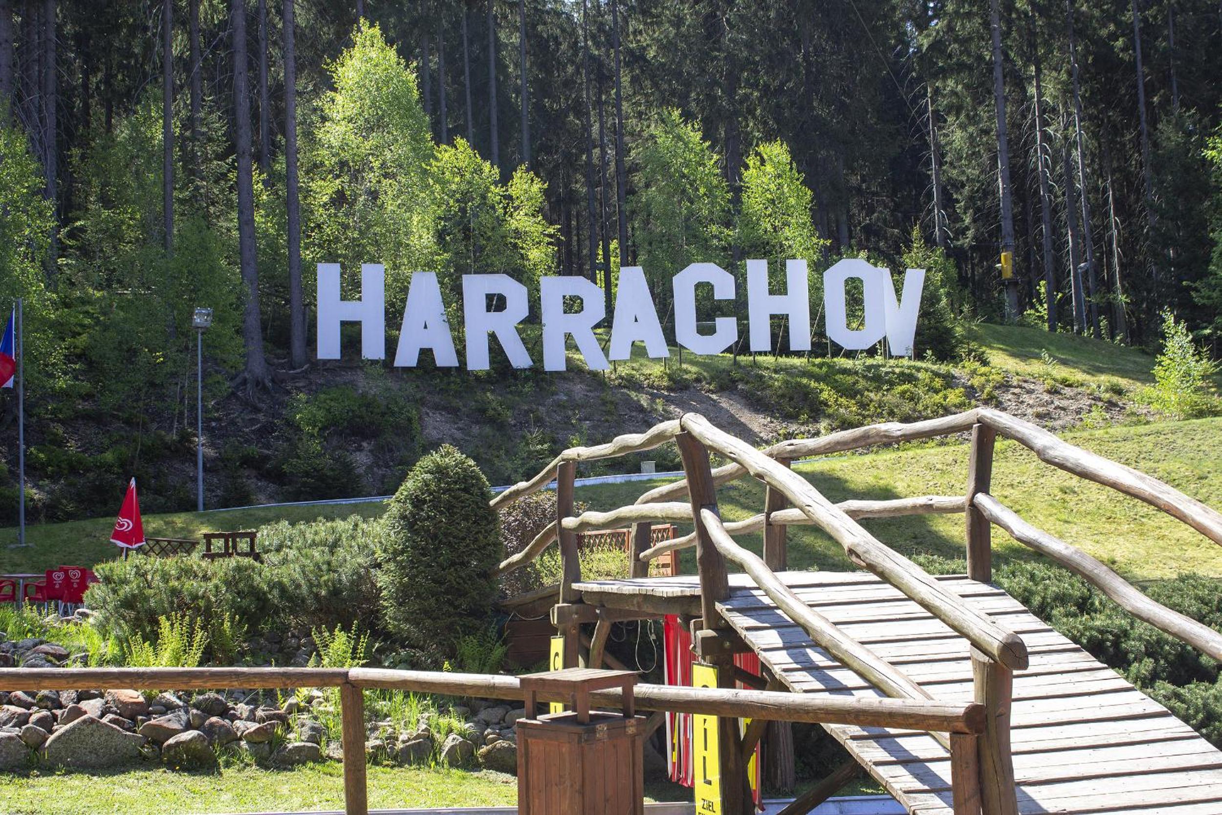 ENJOYHARRACHOV - Atraktivní slunný klimatizovaný apartmán 14 v centru se saunou, parkováním, Wifi-WLAN, SAT, herní konzolí, PC s win 10, Netflix zdarma a m