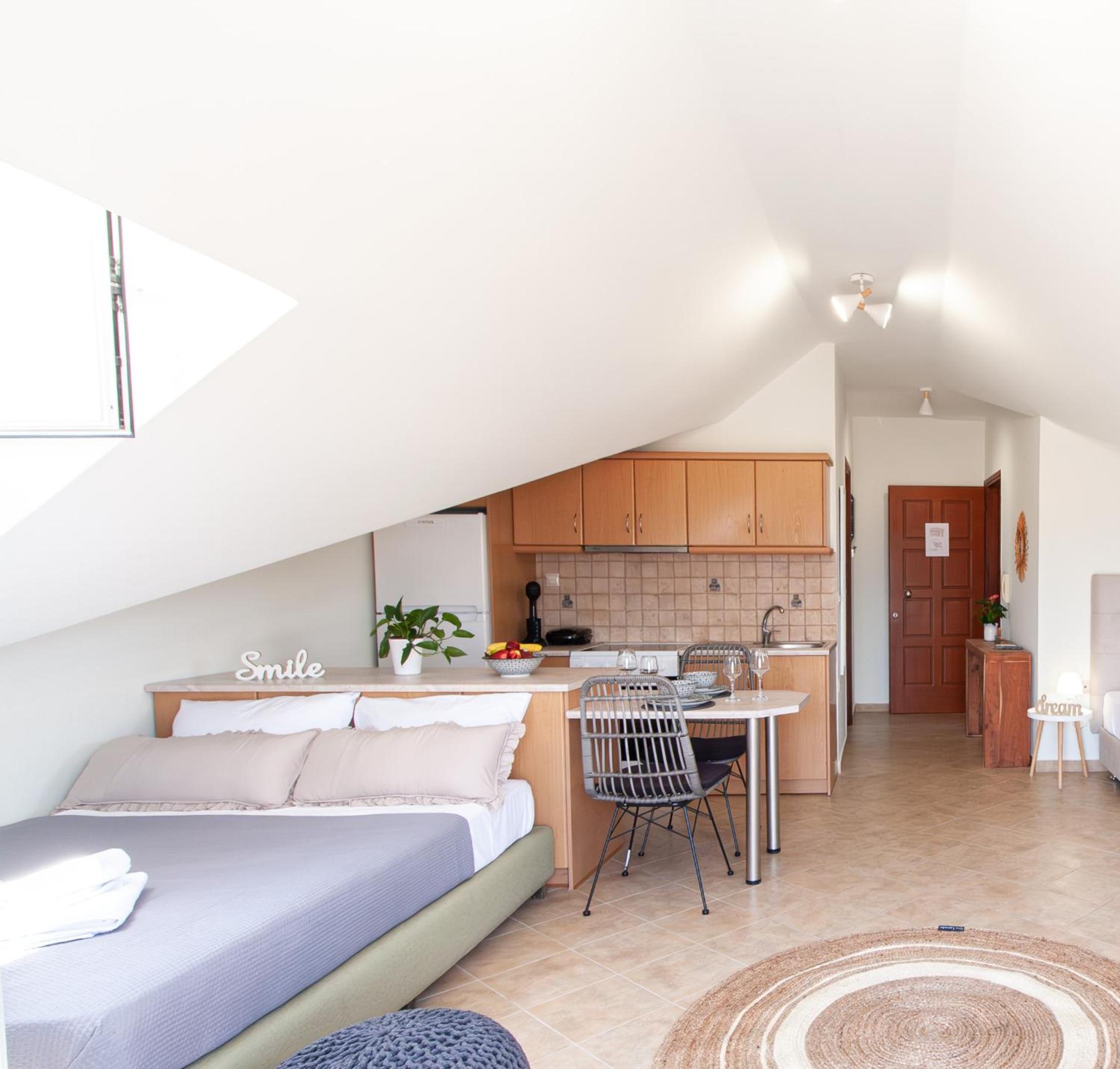 Anthi's central photo 5