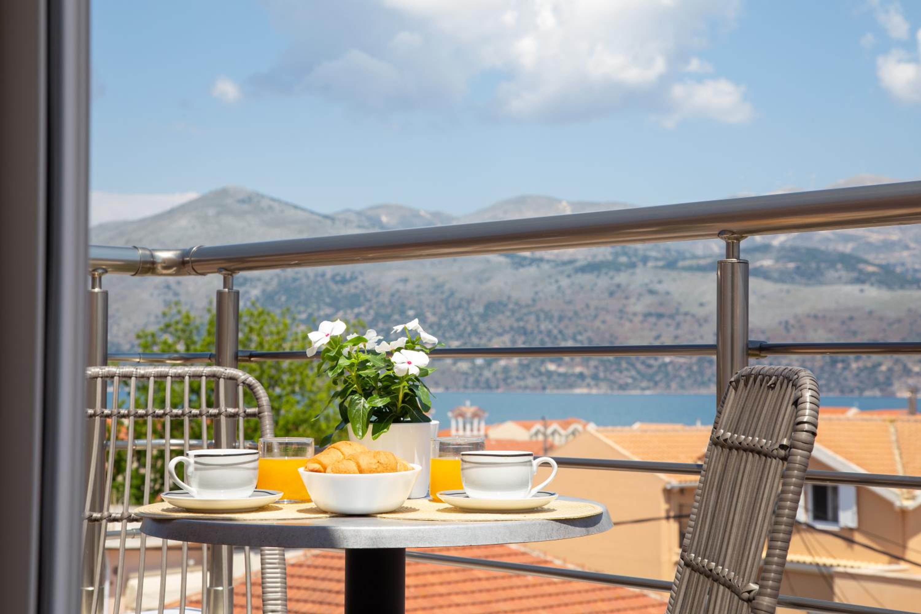 Anthi's central photo 2