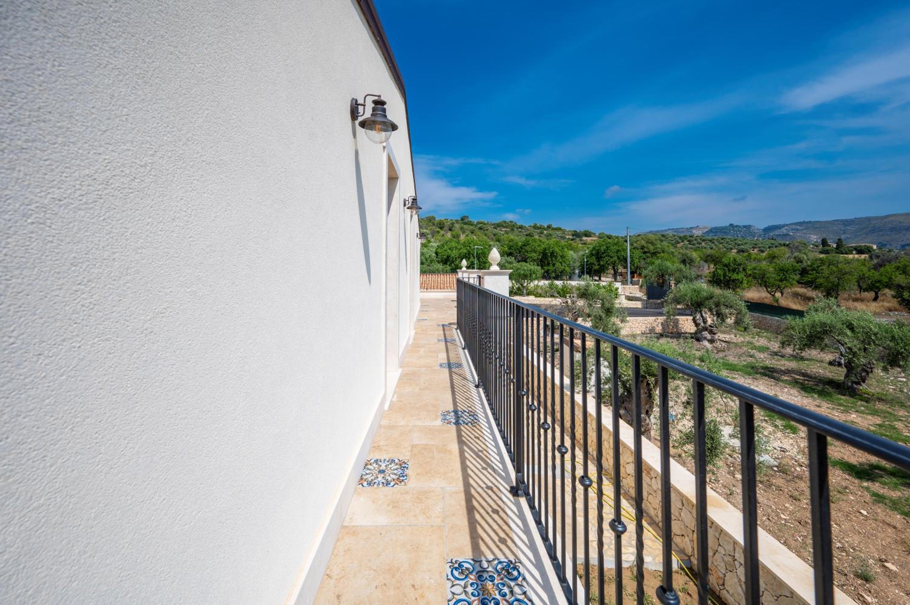 Villa Carmiano b&b Luxury bedrooms in Avola in the province of Syracuse with room with swimming pool