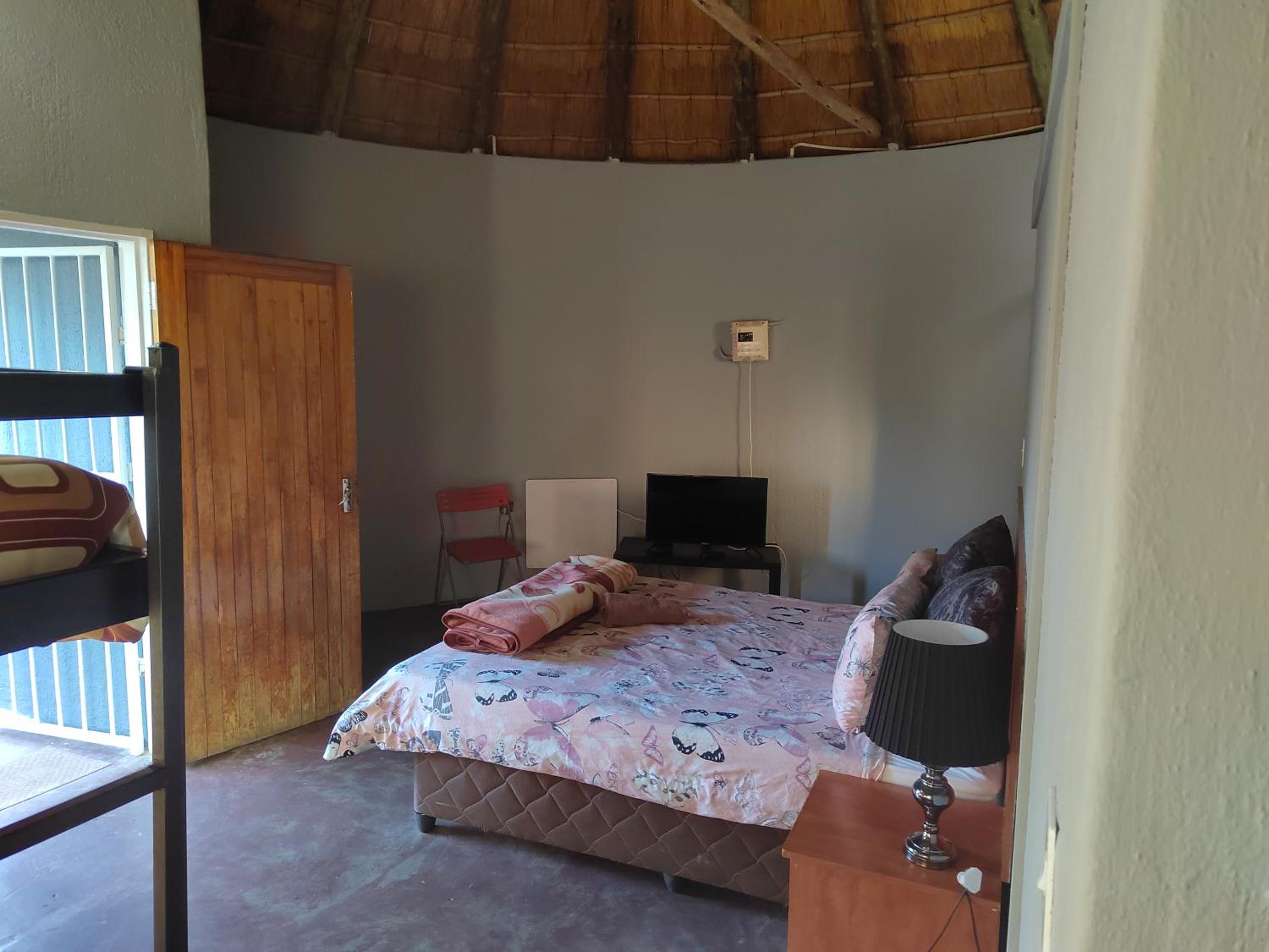 Graskop family retreat and backpackers view 3