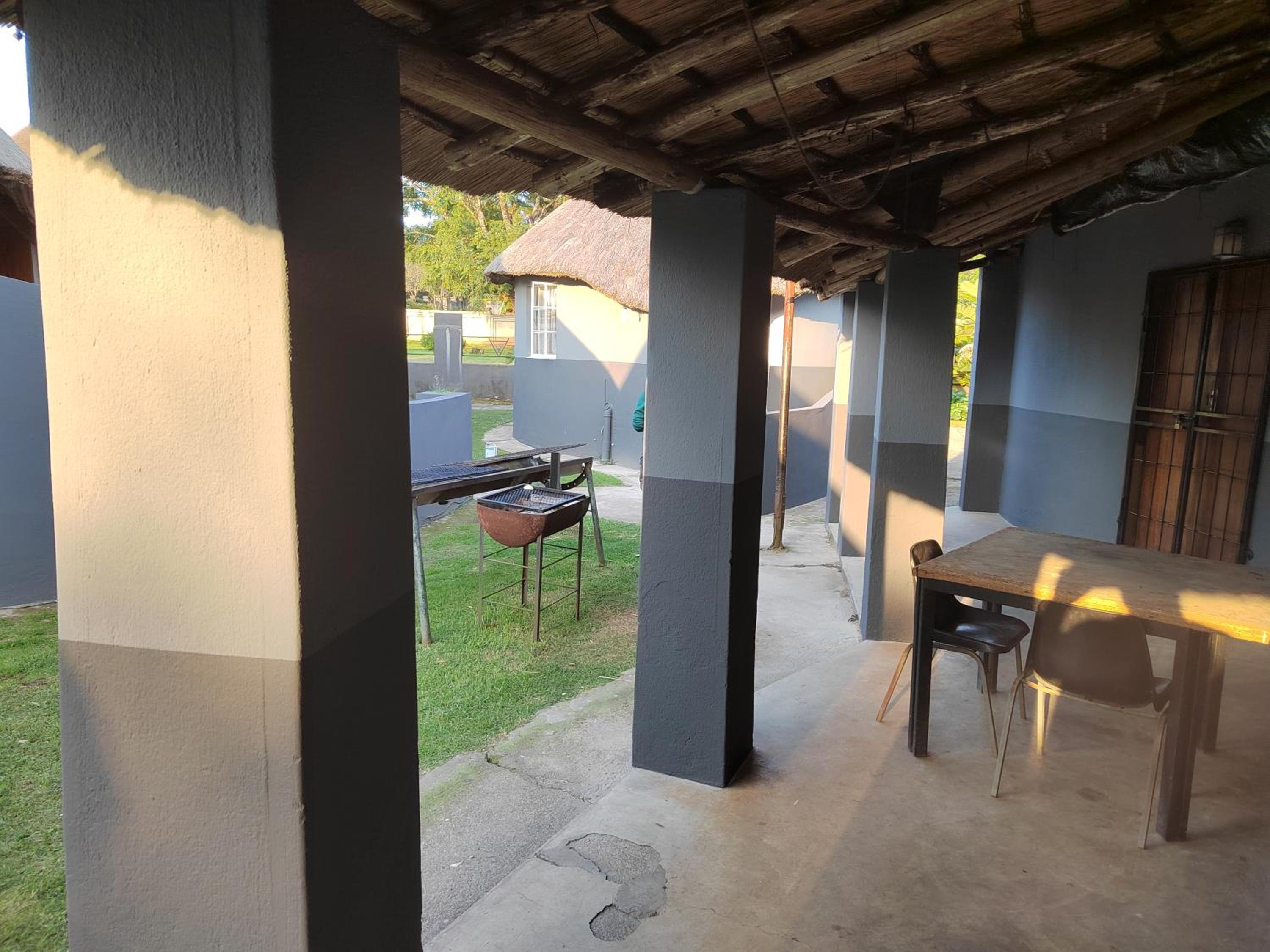 Graskop family retreat and backpackers view 5
