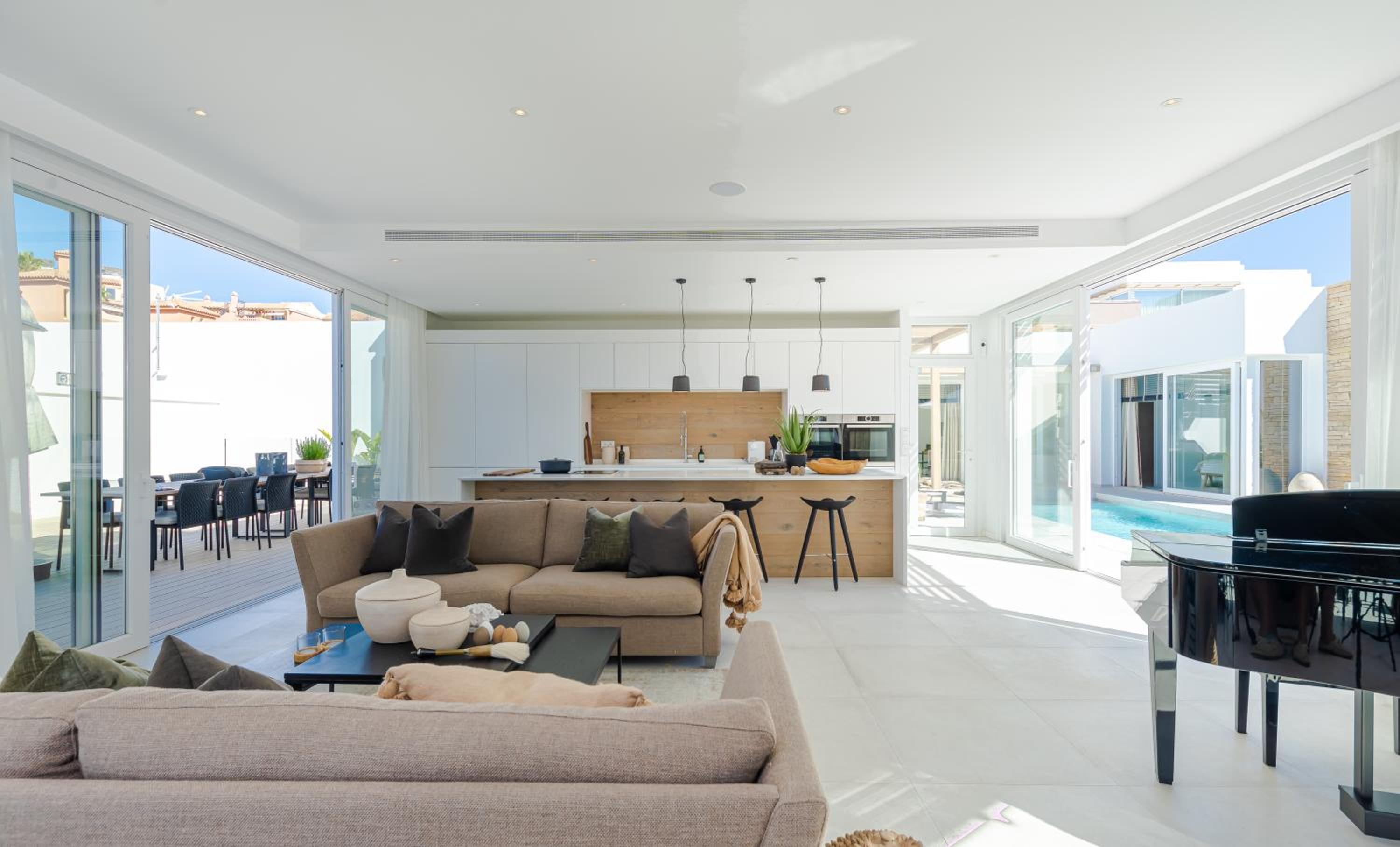 Unique & Luxurious Villa With Heated Pool, Gym & C