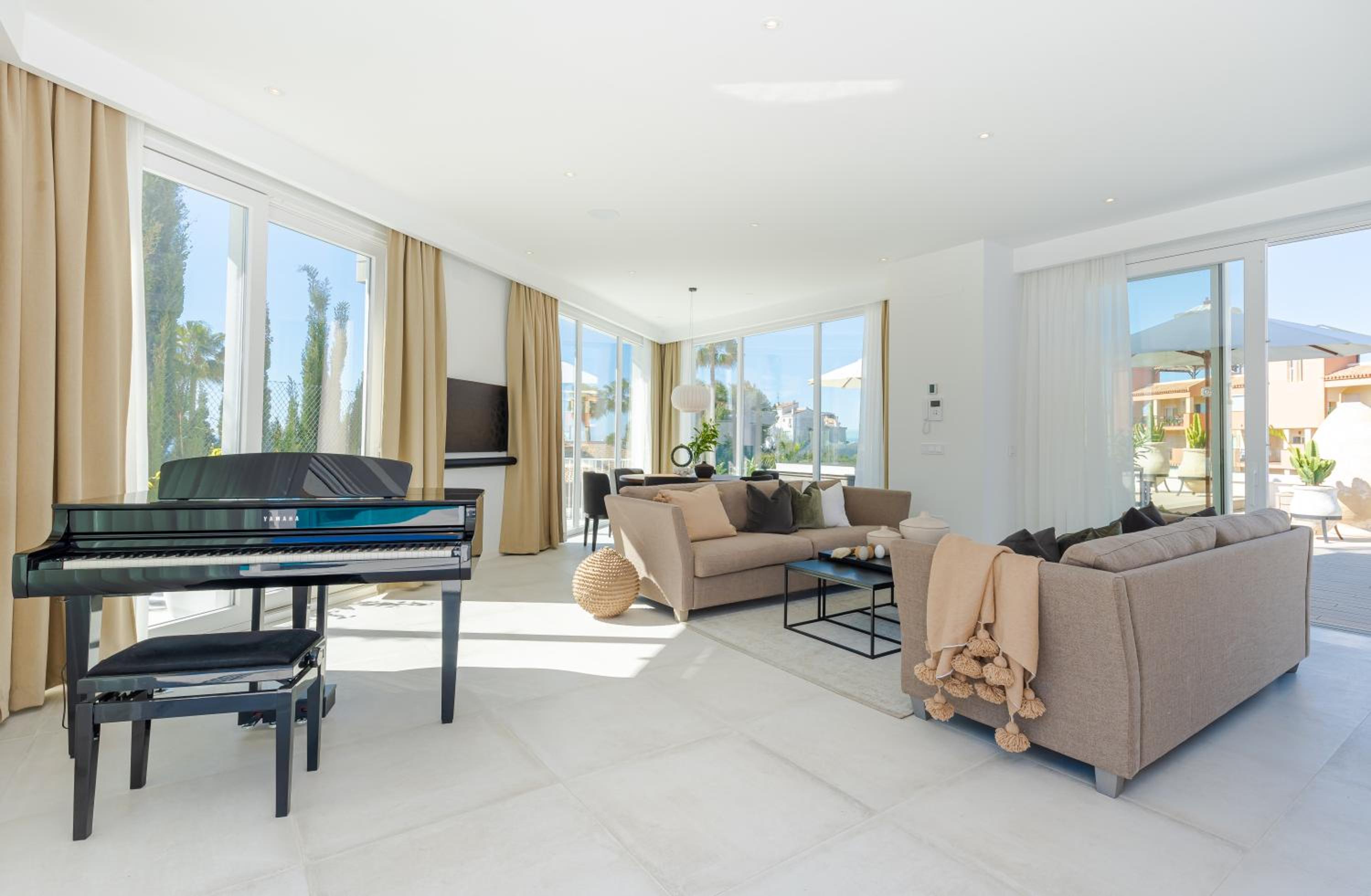 Unique & Luxurious Villa With Heated Pool, Gym & C