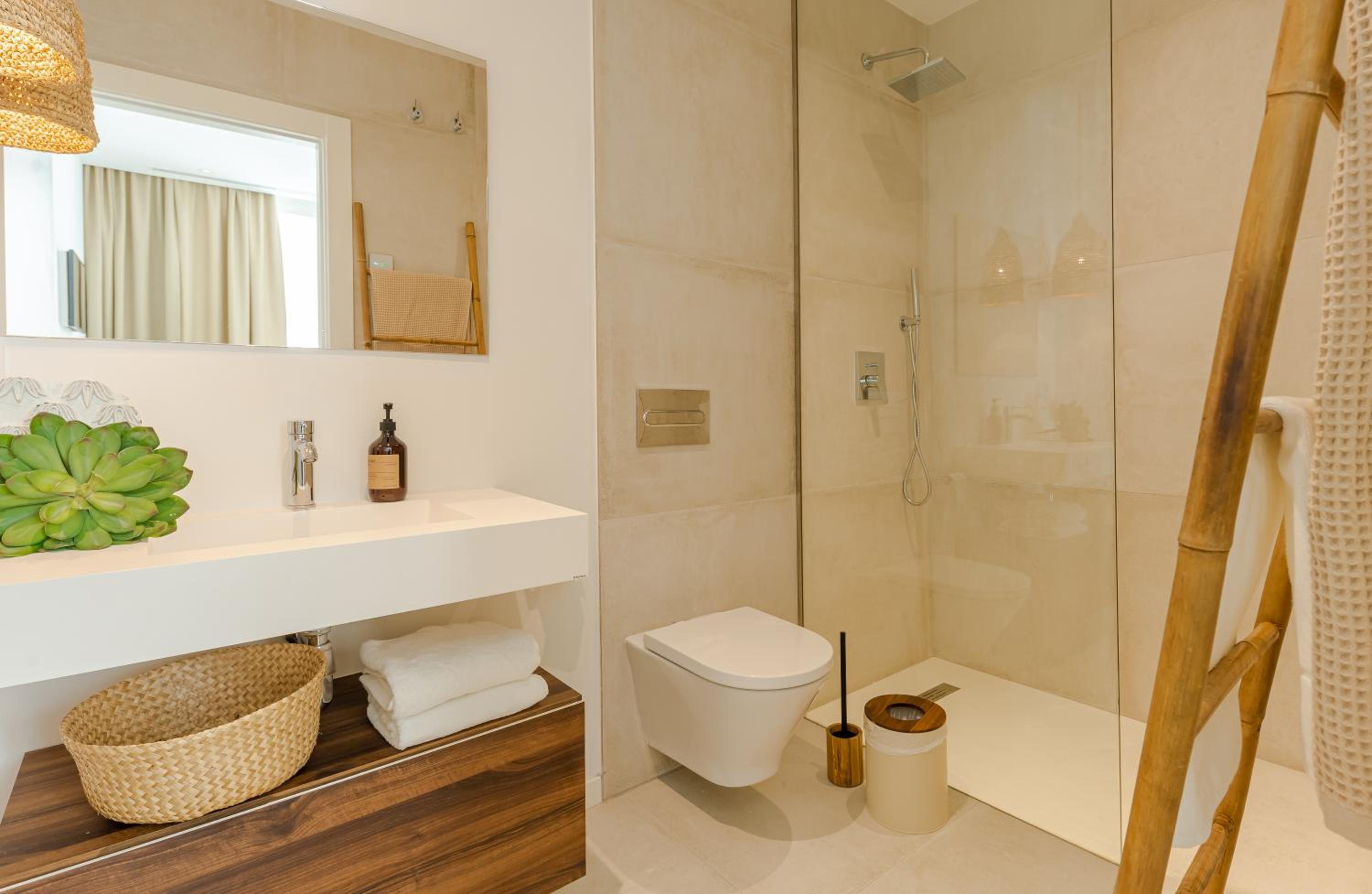 Unique & Luxurious Villa With Heated Pool, Gym & C