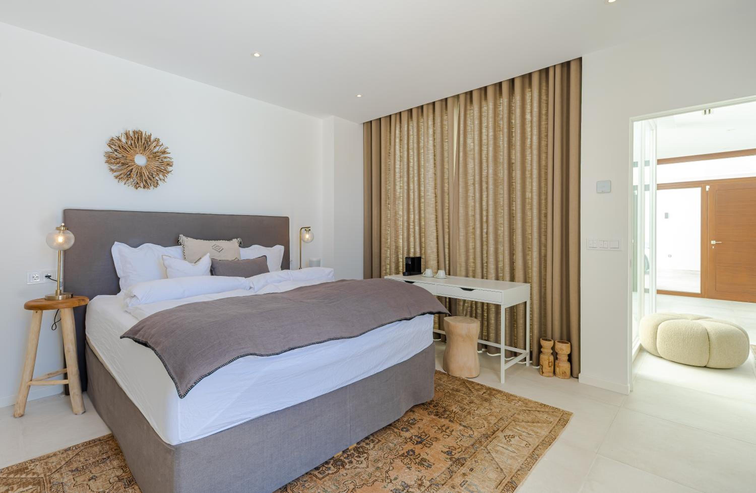 Unique & Luxurious Villa With Heated Pool, Gym & C
