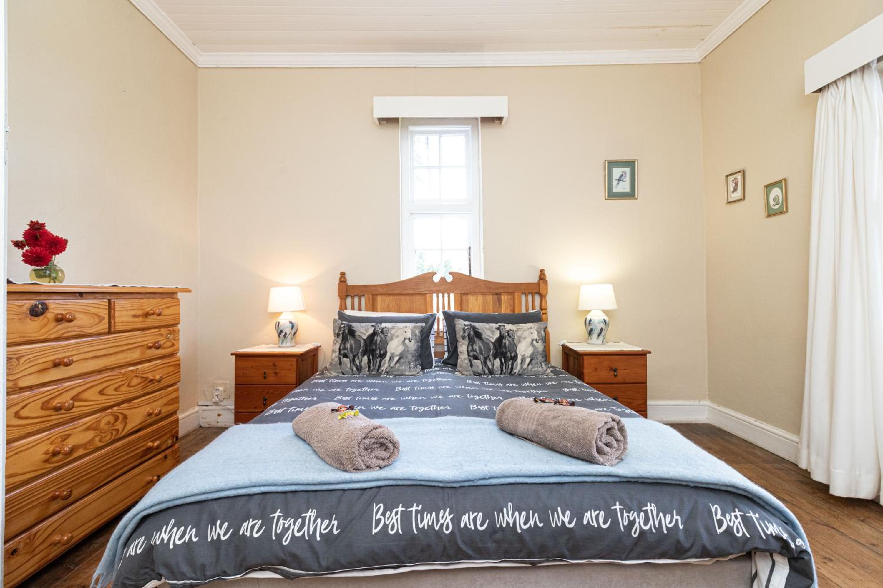 Lowestoffe Country Lodge - Walnut view 2