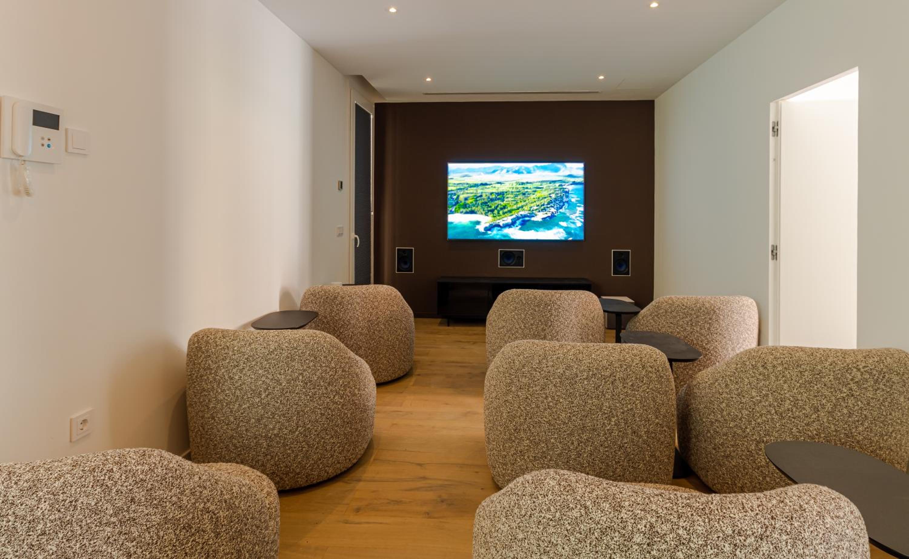 Unique & Luxurious Villa With Heated Pool, Gym & C
