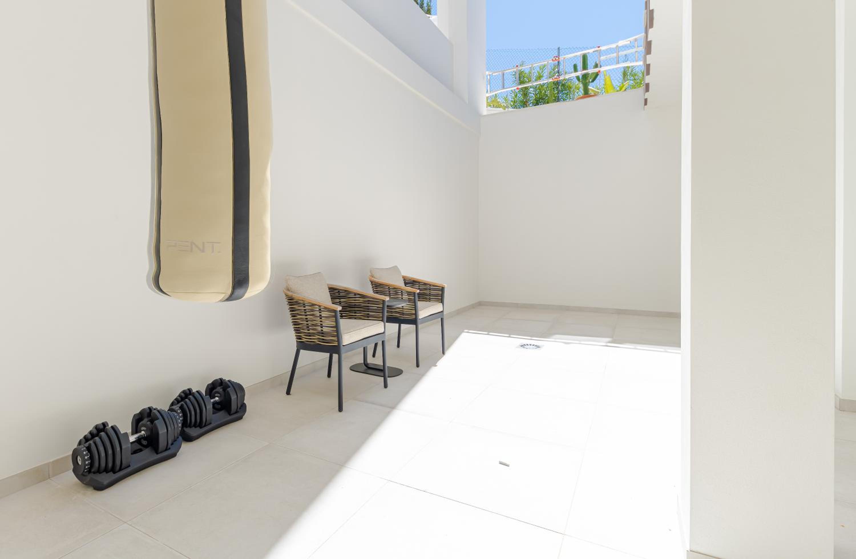 Unique & Luxurious Villa With Heated Pool, Gym & C