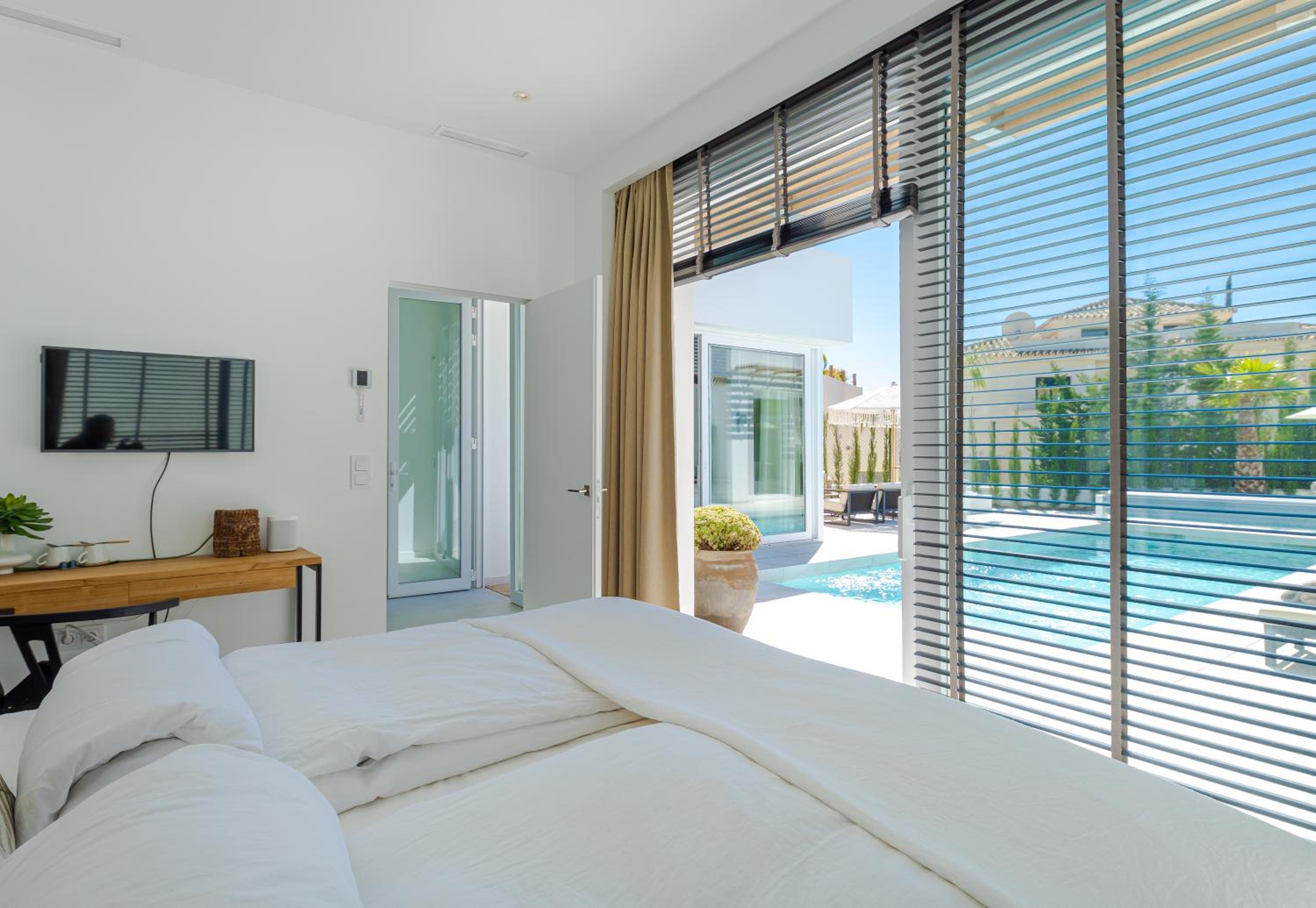 Unique & Luxurious Villa With Heated Pool, Gym & C