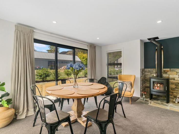 Arrowtown Mountain View Retreat
