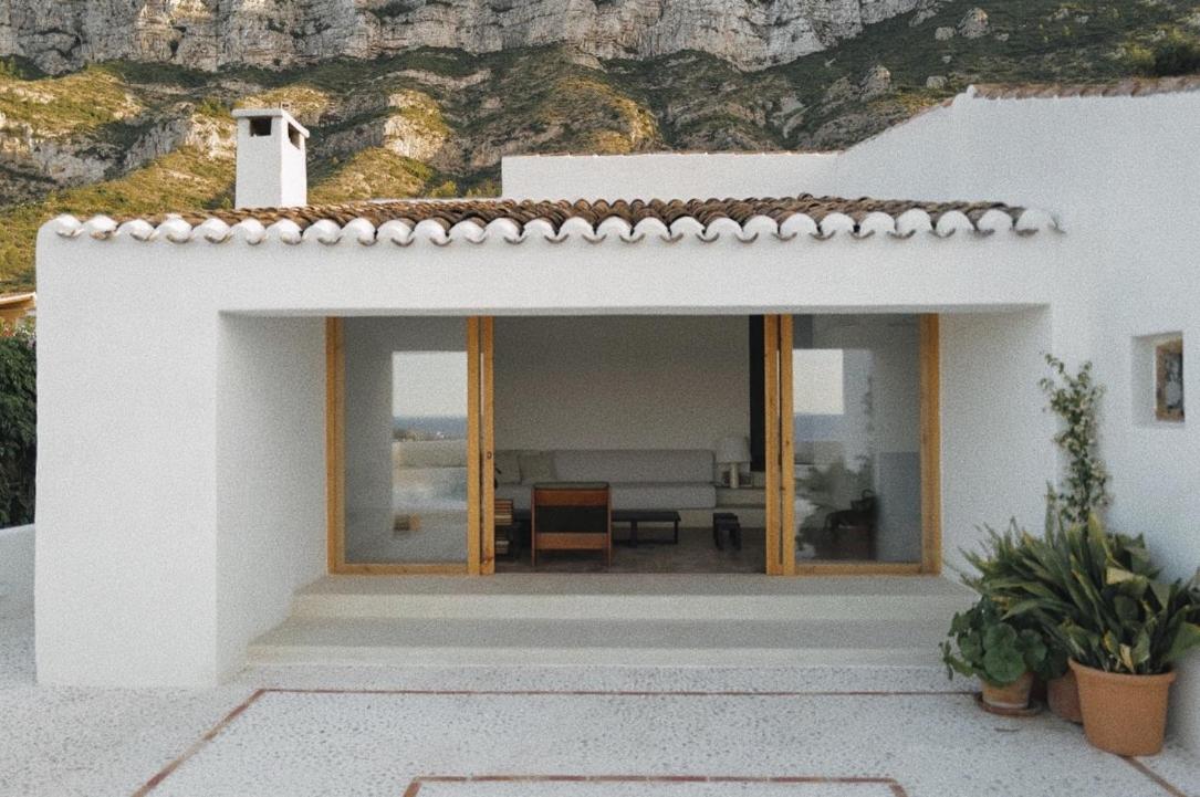 Aire House