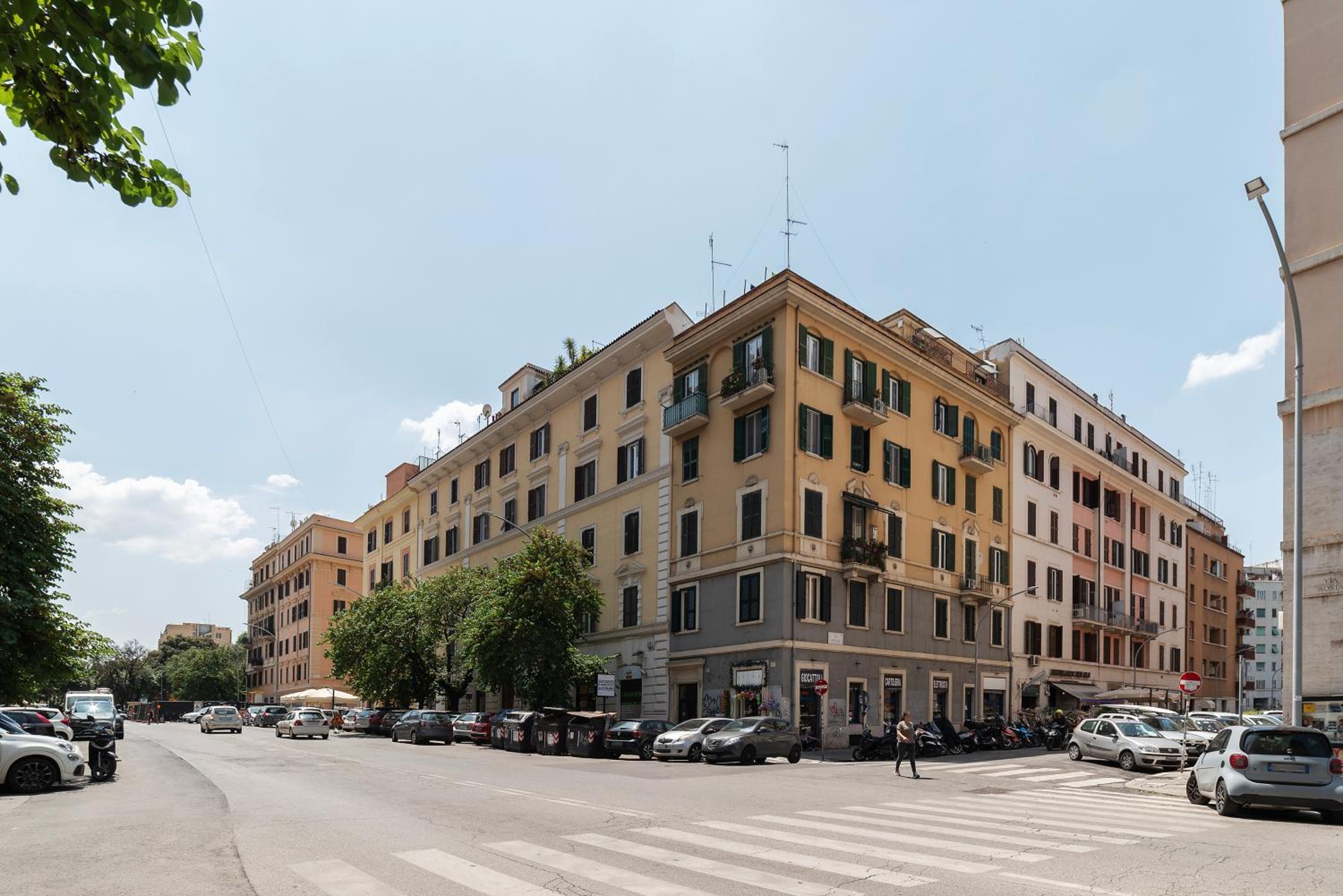 GuestHost - Functional Apartment Piazza Re di Roma