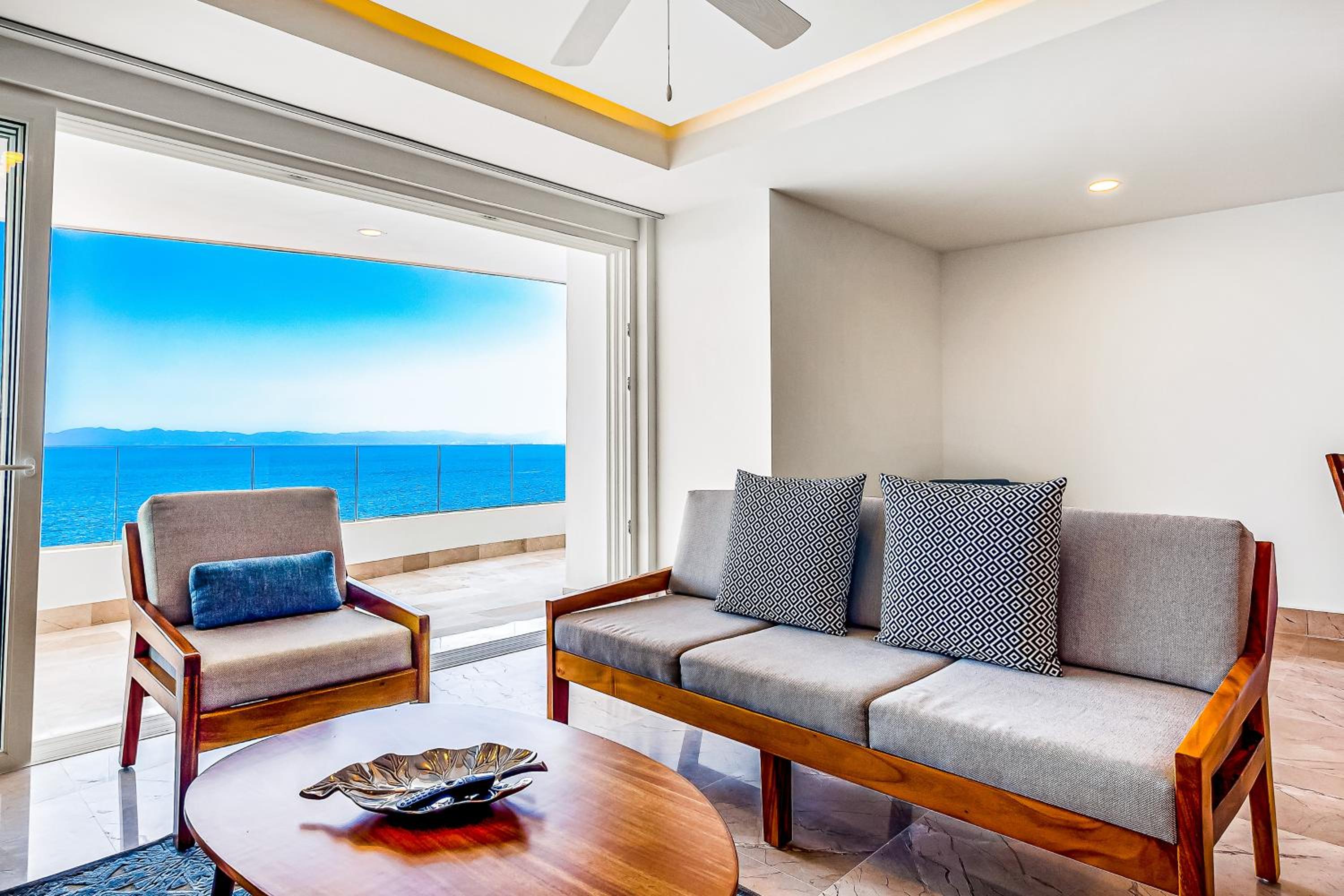 Blue Horizon 903 at Residences view 4