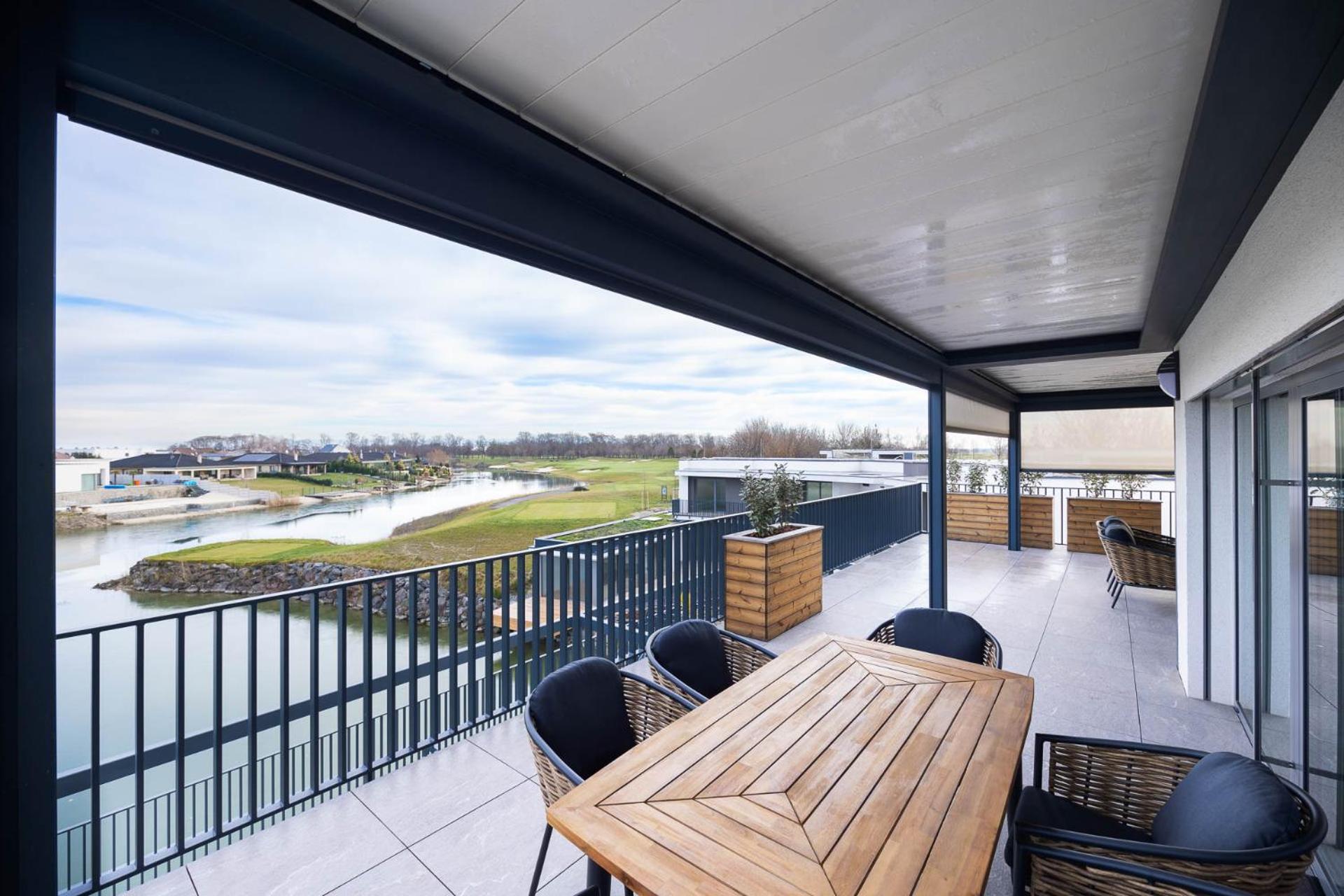 Apartment by the golf course view 2