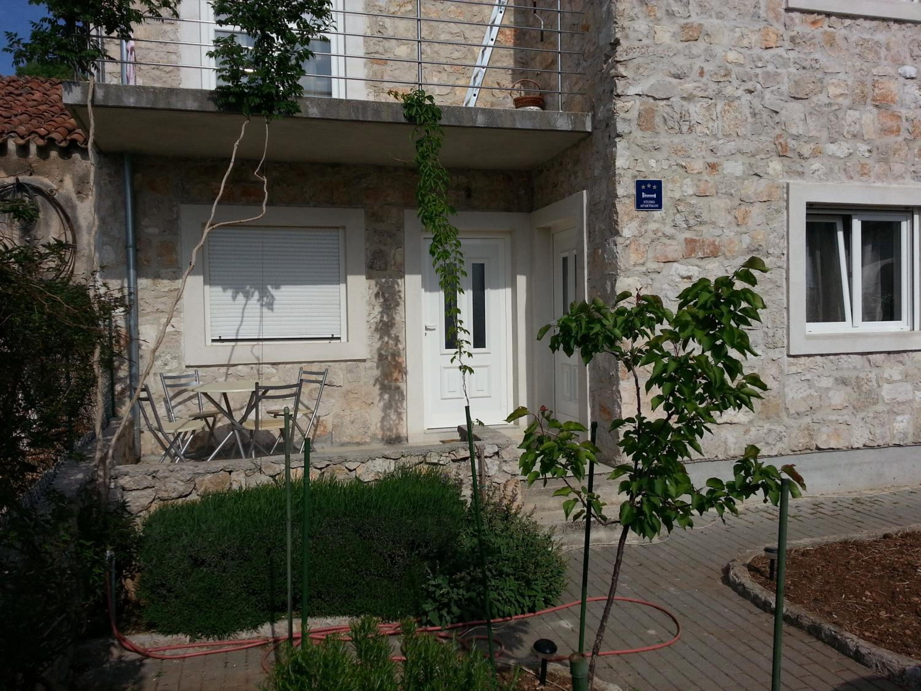 Hotel New Studio Apartments Trlaja - Image 1