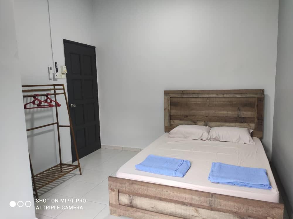 NEW 55 Homestay Corner Lot Spacious House in Bukit Bakri Muar photo 2