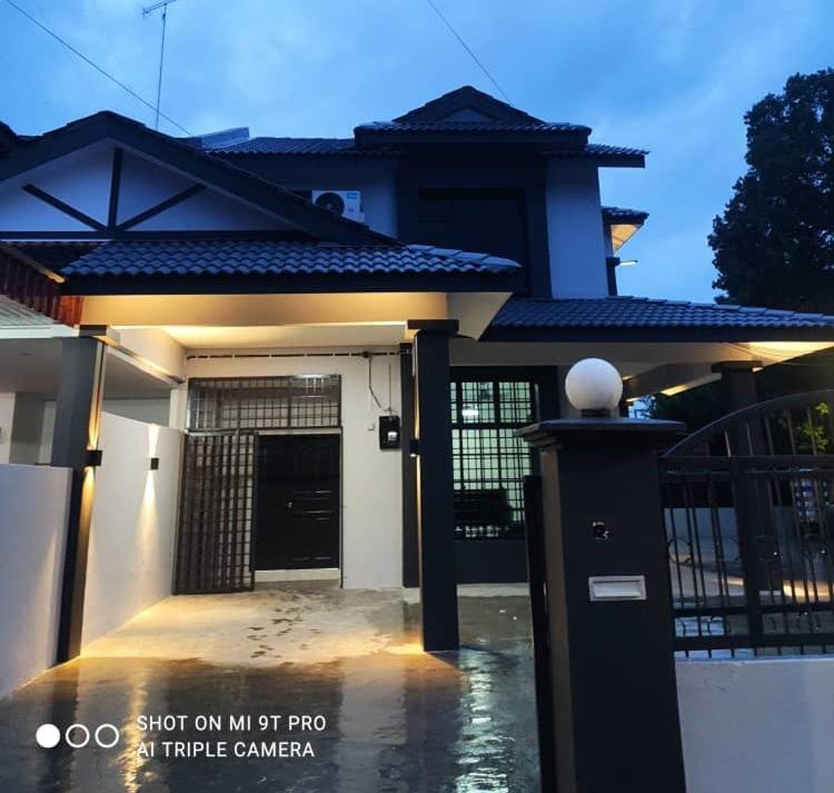 NEW 55 Homestay Corner Lot Spacious House in Bukit Bakri Muar photo 1