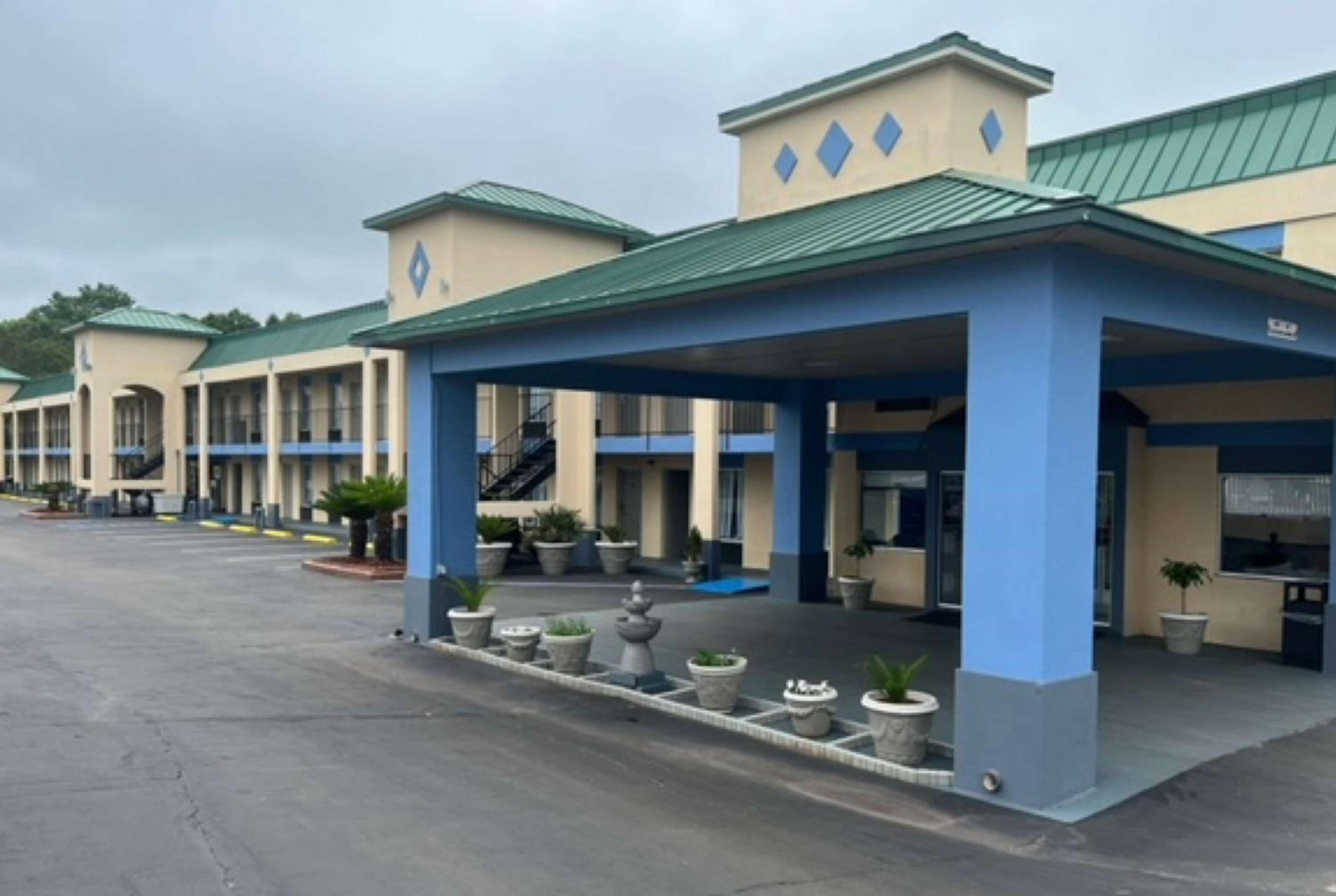 Days Inn by Wyndham Greenville view 2