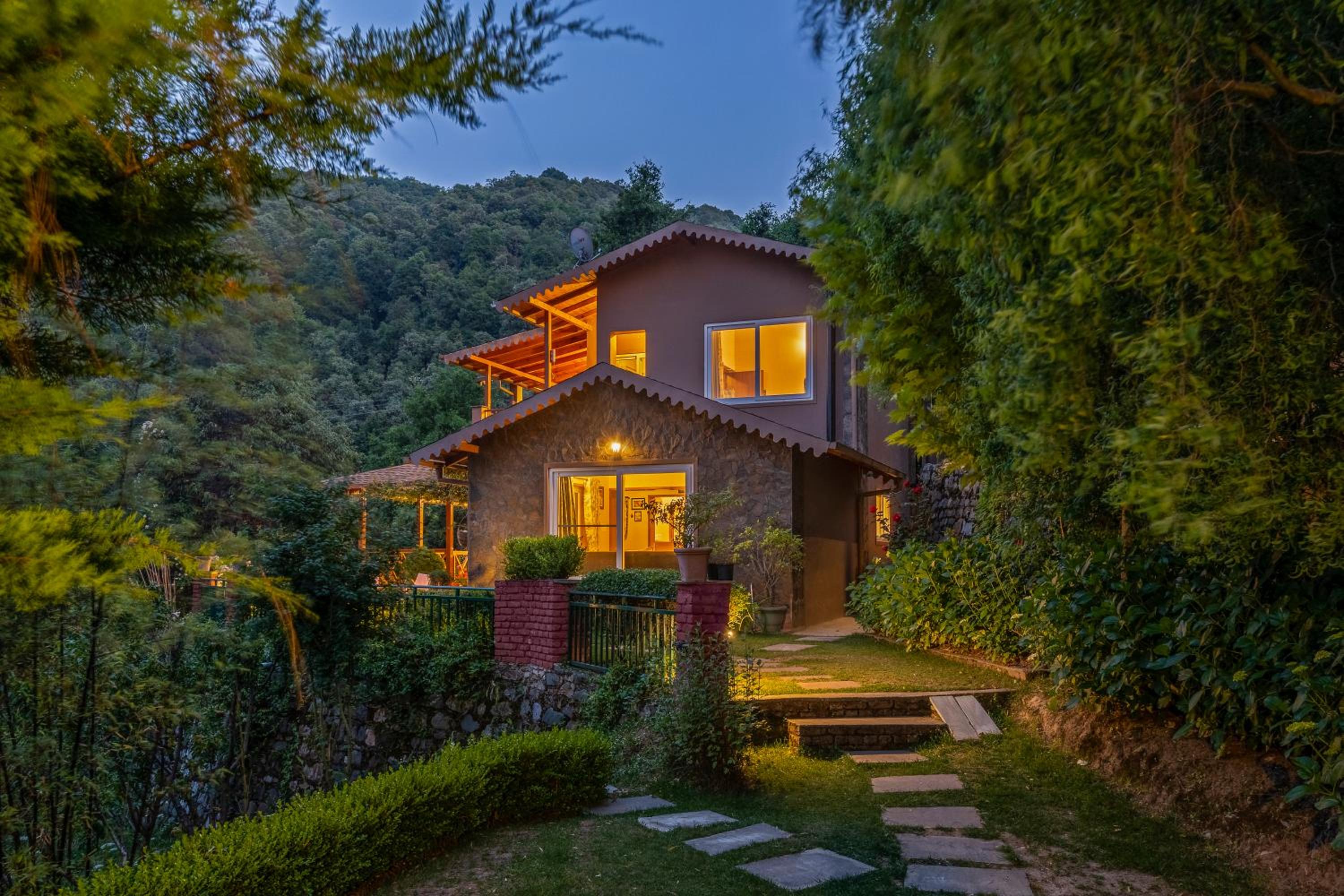 SaffronStays Plaksha - 2BR pet-friendly homestay with Himalayan views, verandah dining & bonfire near Chauli ki Jali view 3