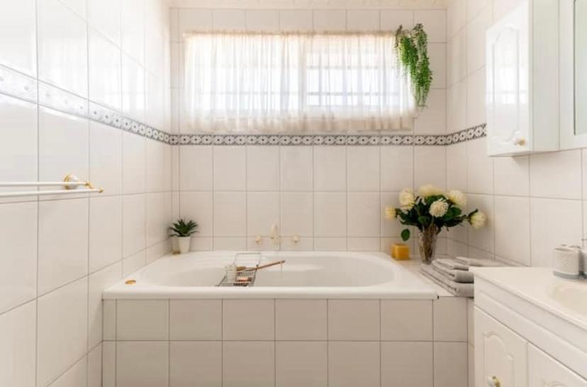 Cosy private room easy access to city & airport