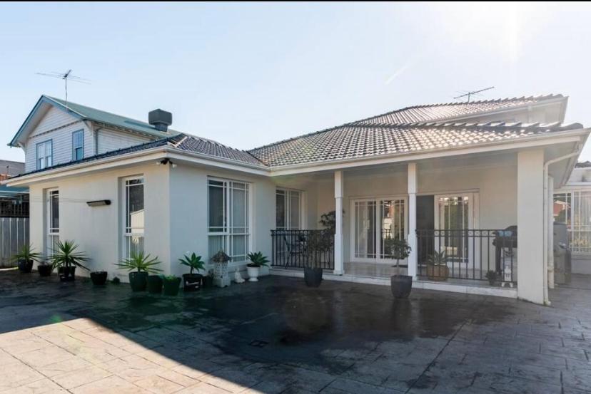 Hotel Cosy private room easy access to city & airport