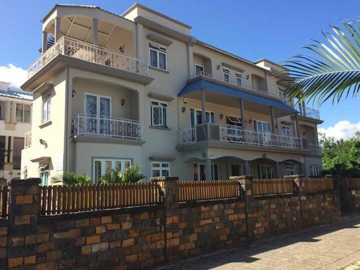 Jet Villa- Spacious 2&3 Bedroom Apartments with Pool near Flic en Flac Beach view 3