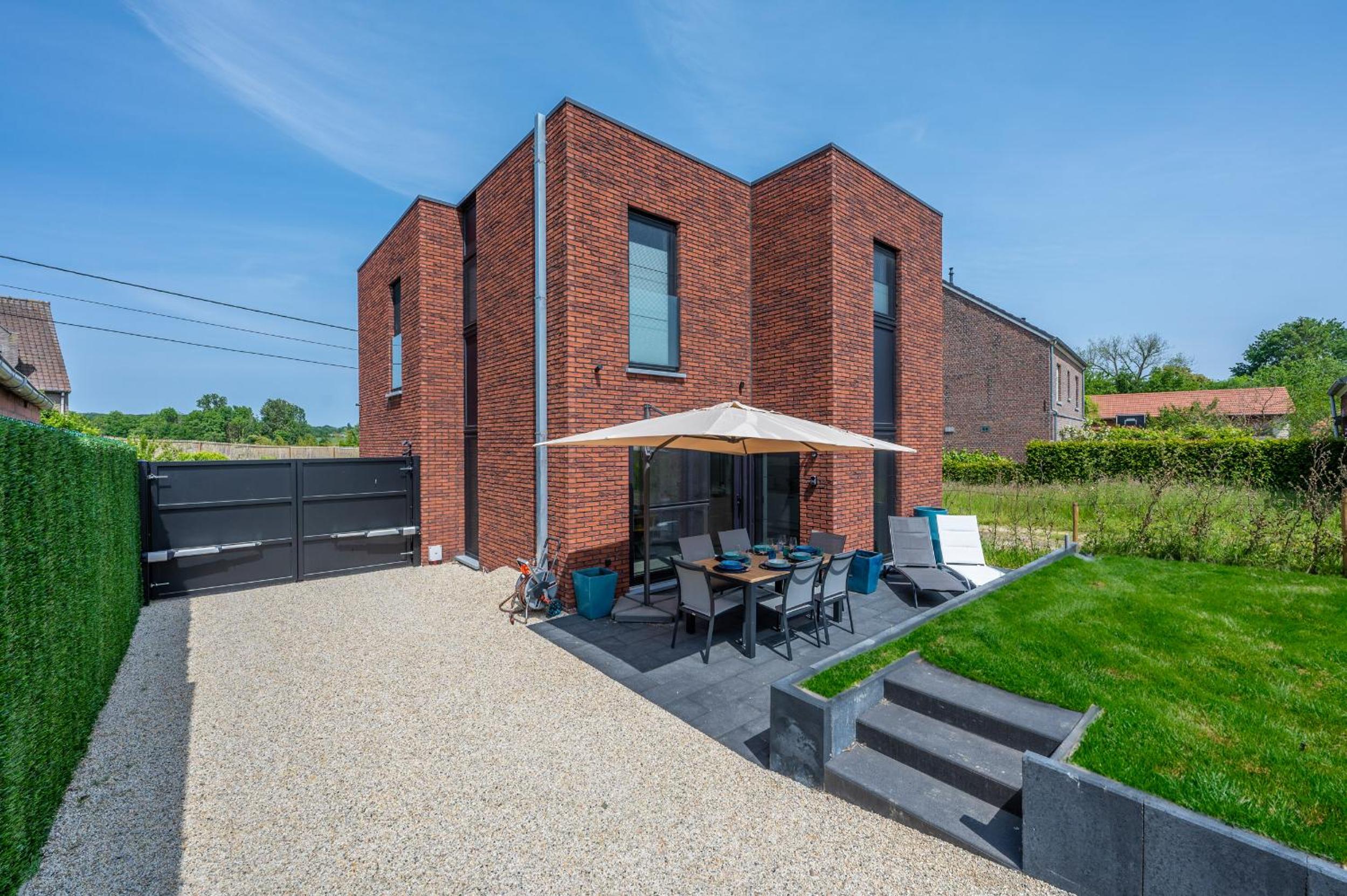 unique hideaway, holiday house with large garden