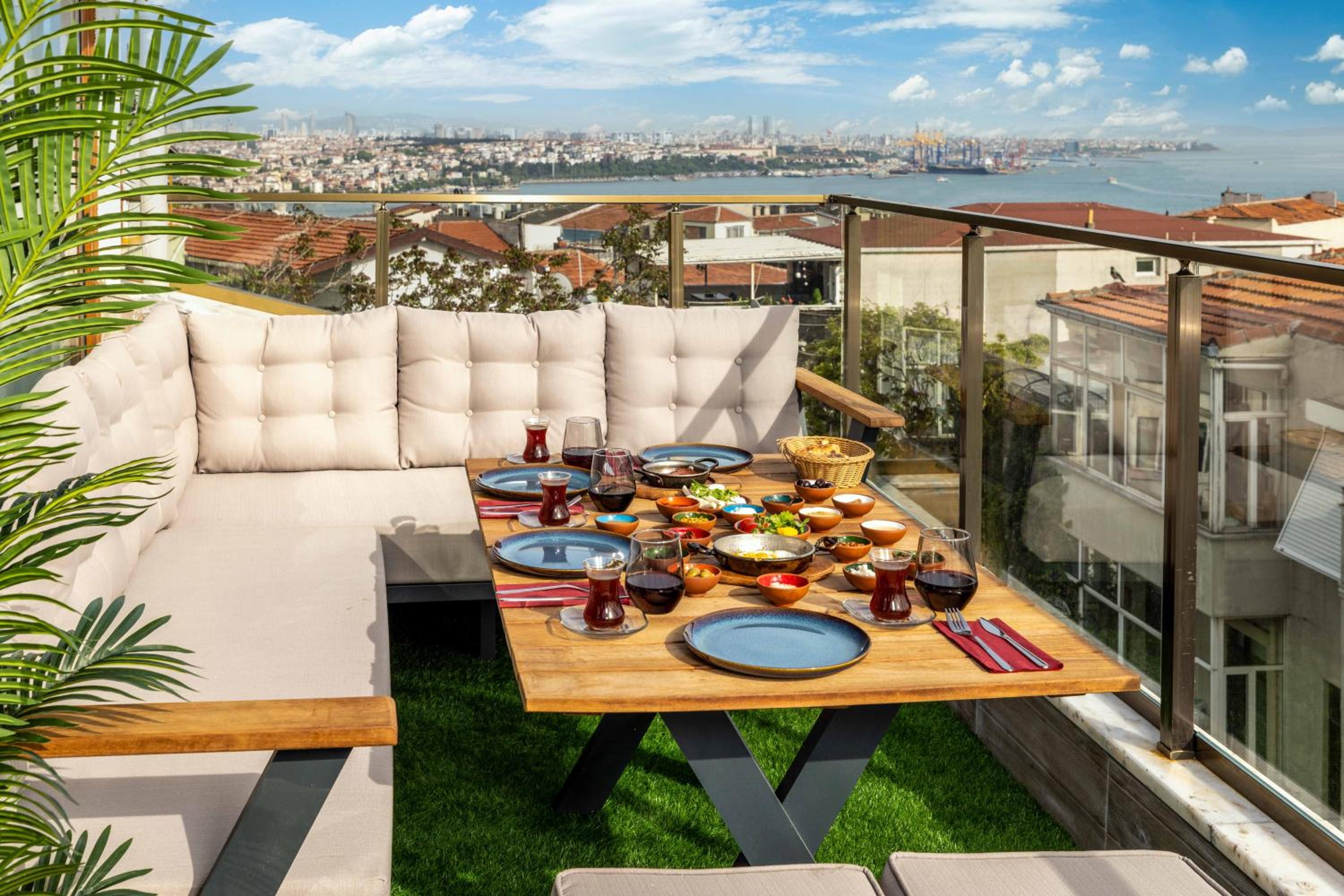 Monnas Suite - Image 96