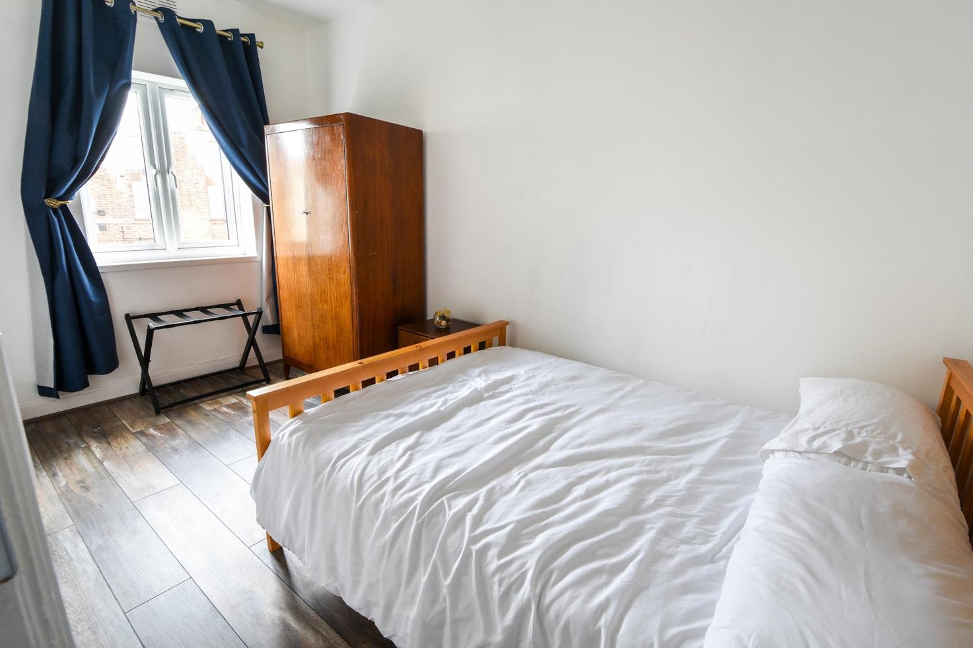 Great spacious 2 bedroom flat view 3