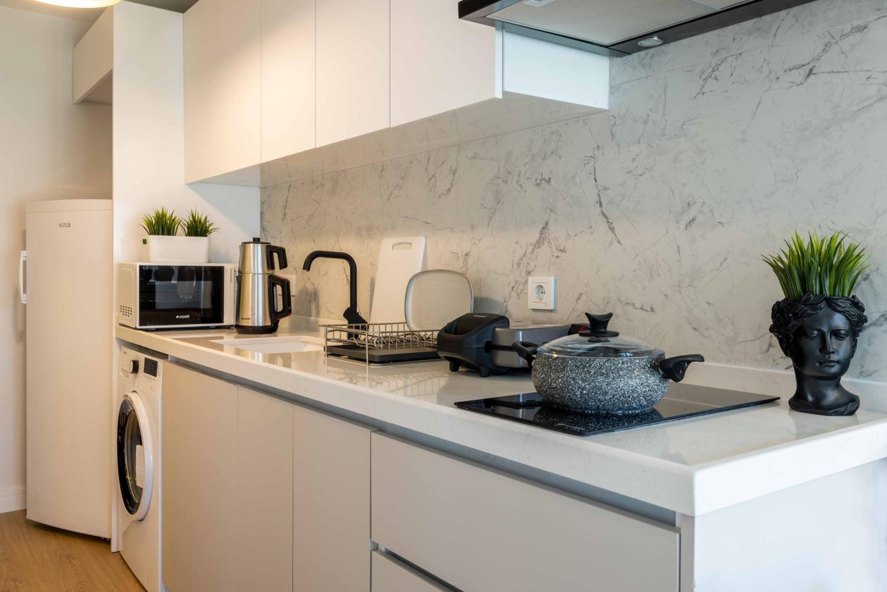 Monnas Suite - Image 149