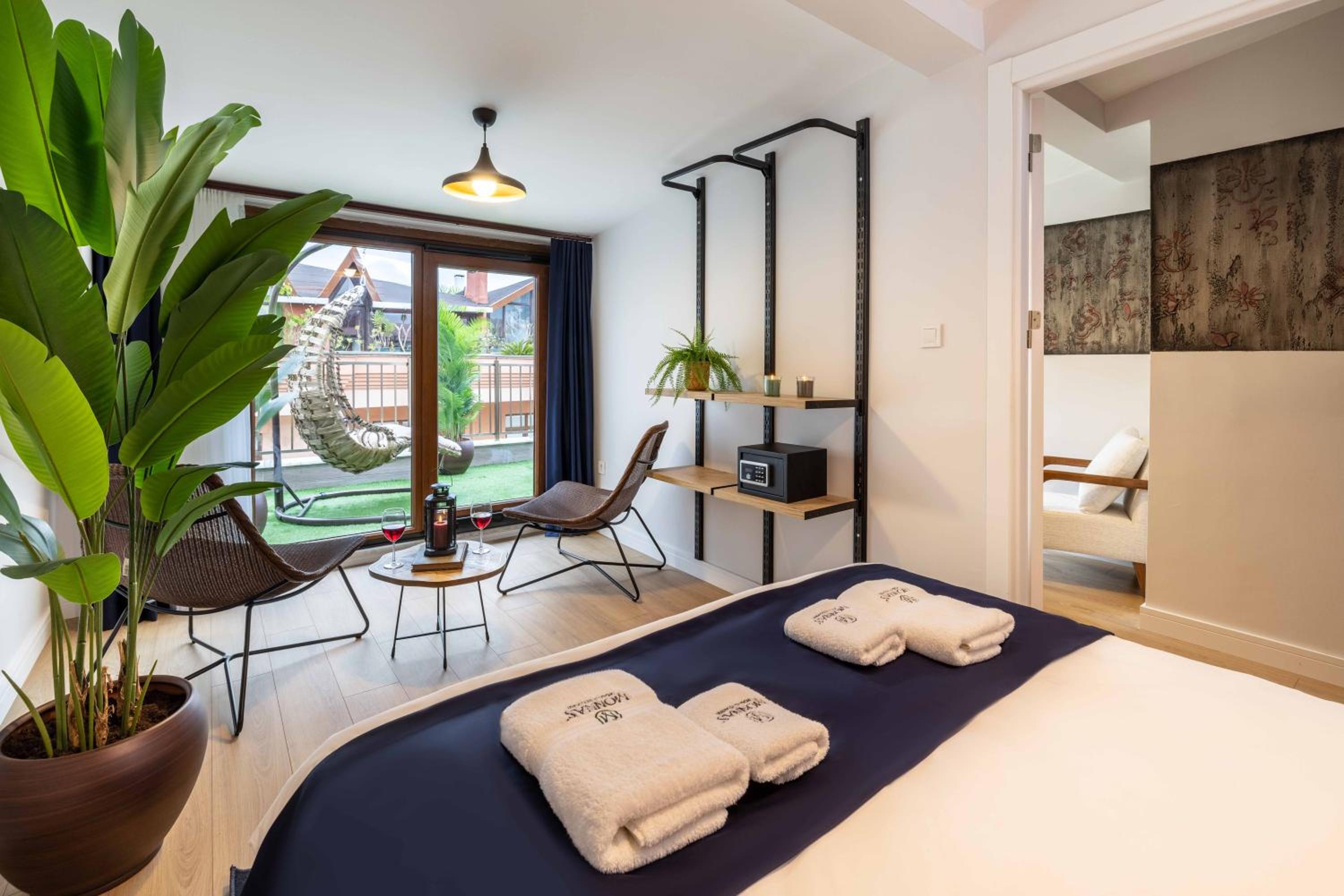 Monnas Suite - Image 56