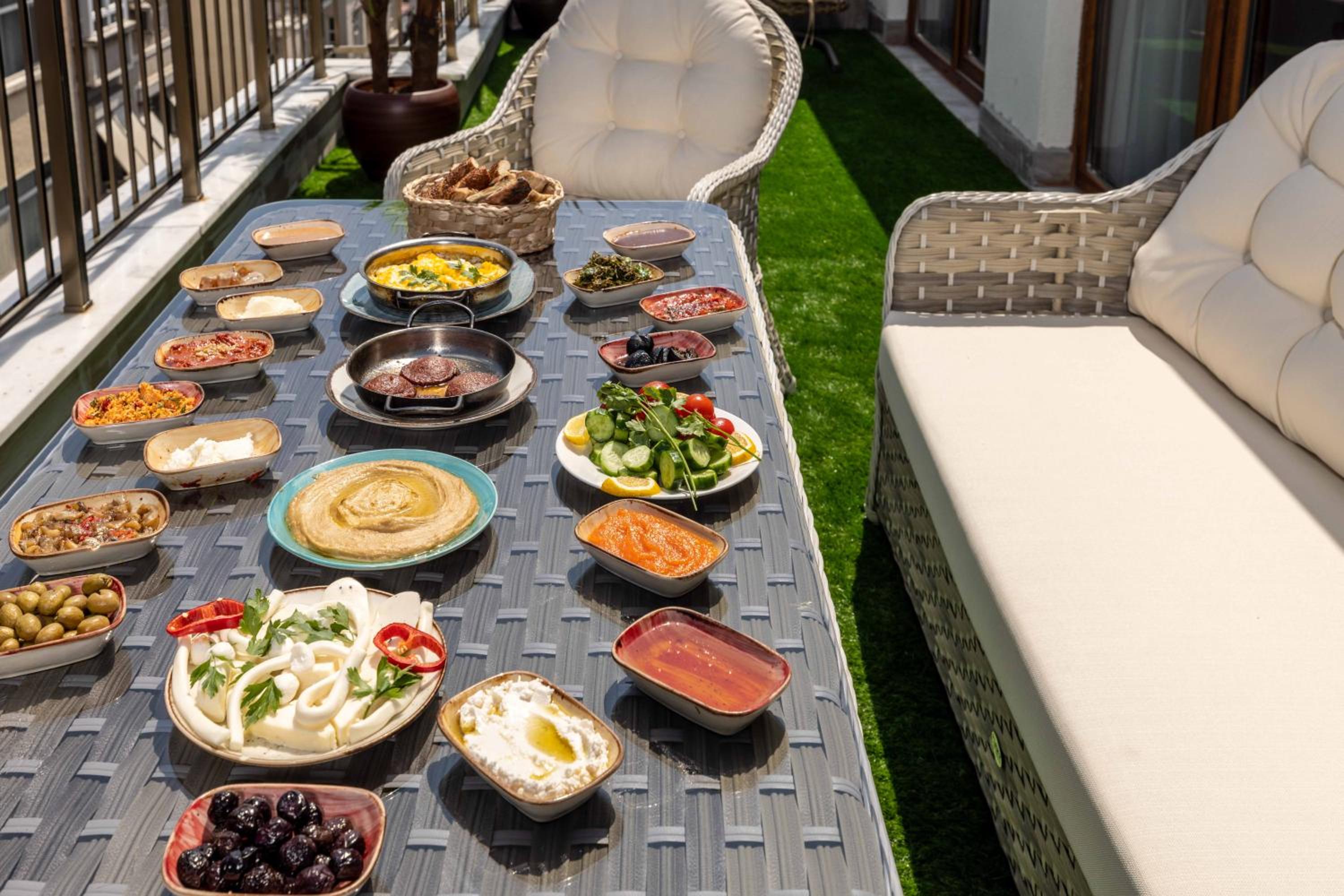 Monnas Suite - Image 207