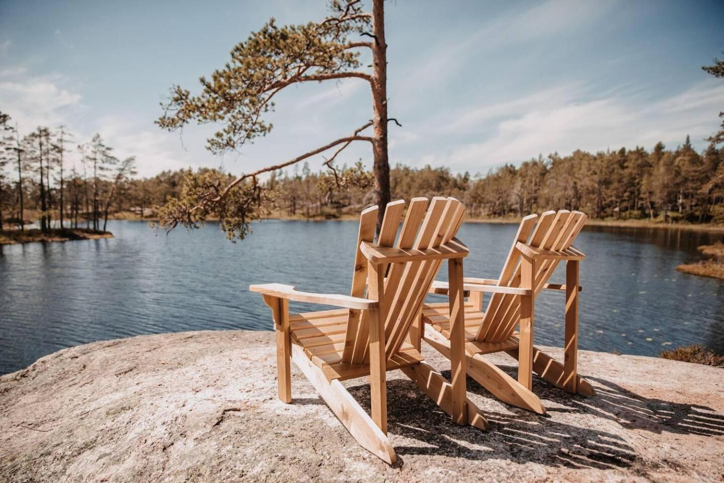 Luxurious Tree Top Cabin by the lake view 4