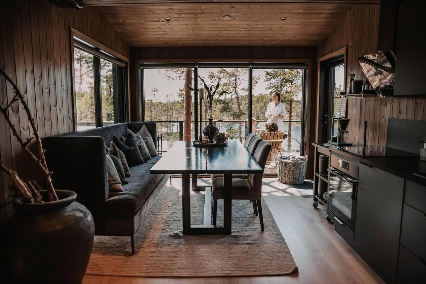Luxurious Tree Top Cabin by the lake view 5