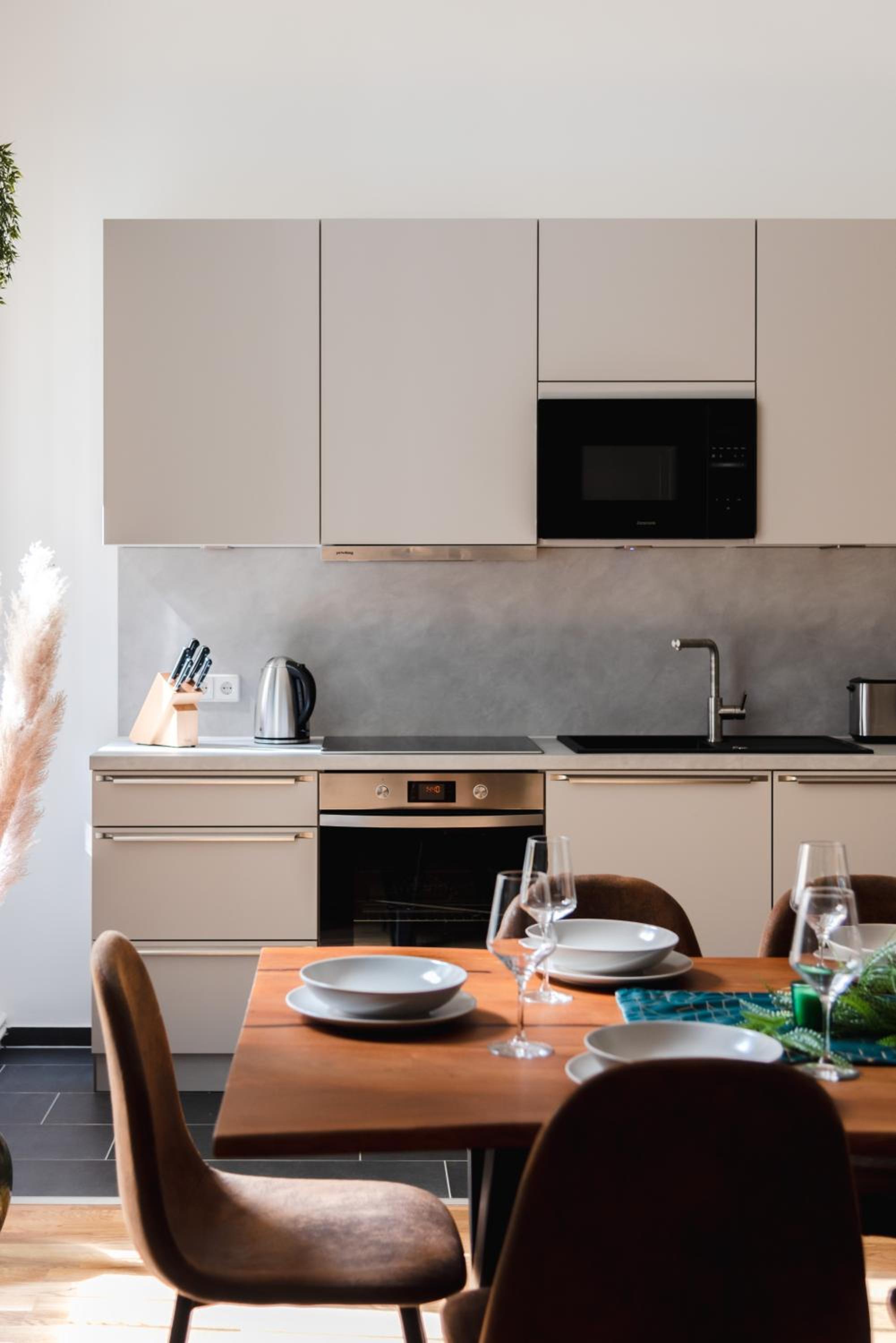 165m2 Downtown Family Suite 5BR, 3Bath, kids room, 11min Alexanderplatz