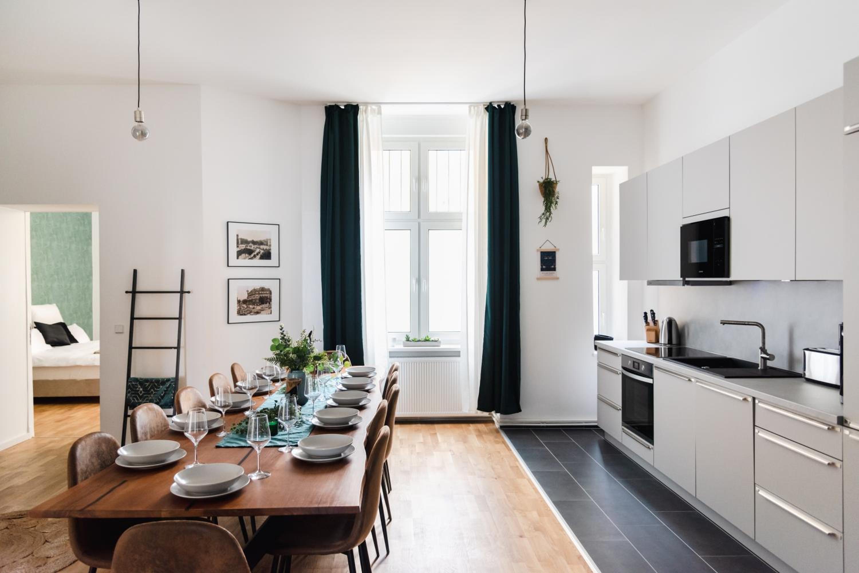 165m2 Downtown Family Suite 5BR, 3Bath, kids room, 11min Alexanderplatz