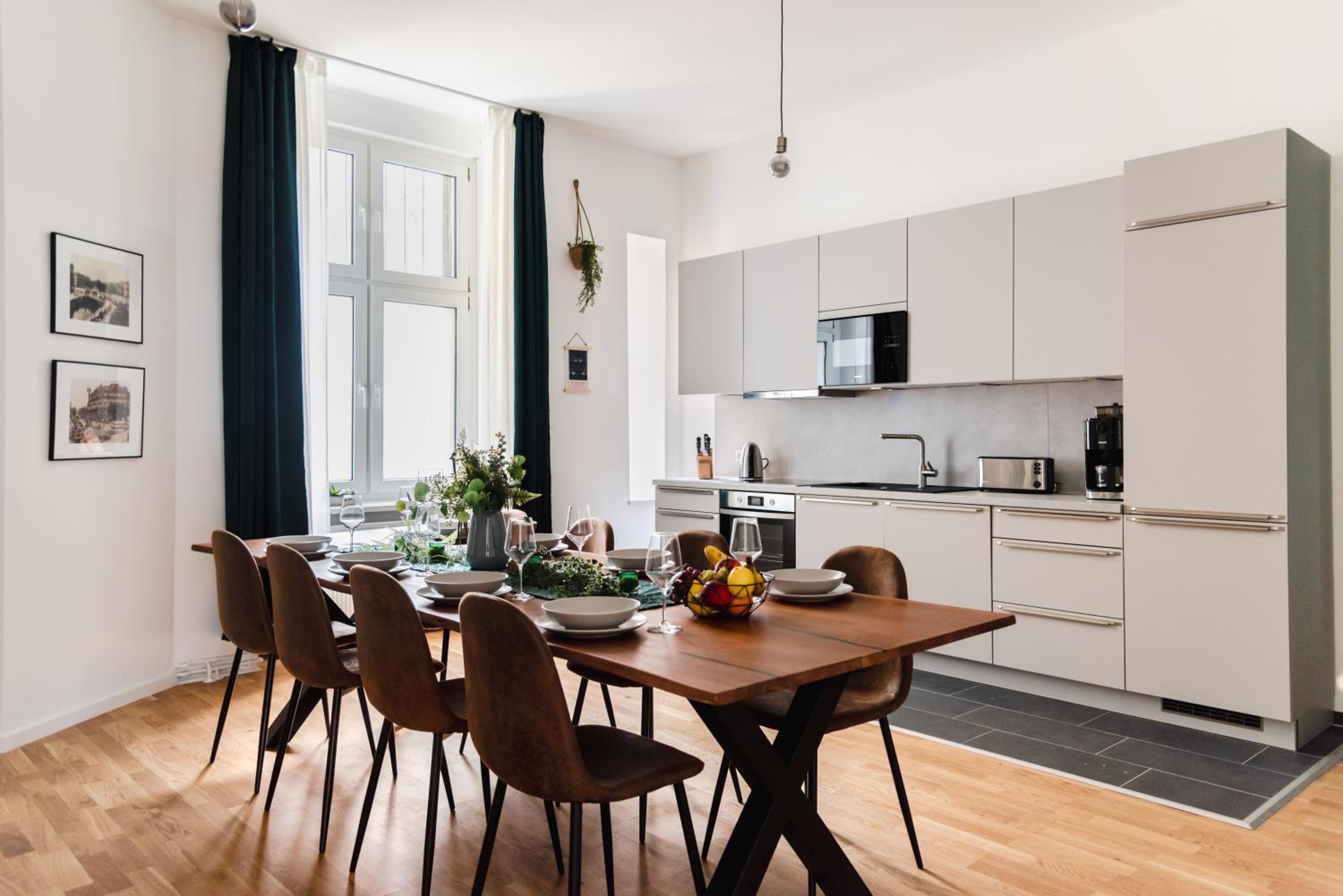 165m2 Downtown Family Suite 5BR, 3Bath, kids room, 11min Alexanderplatz