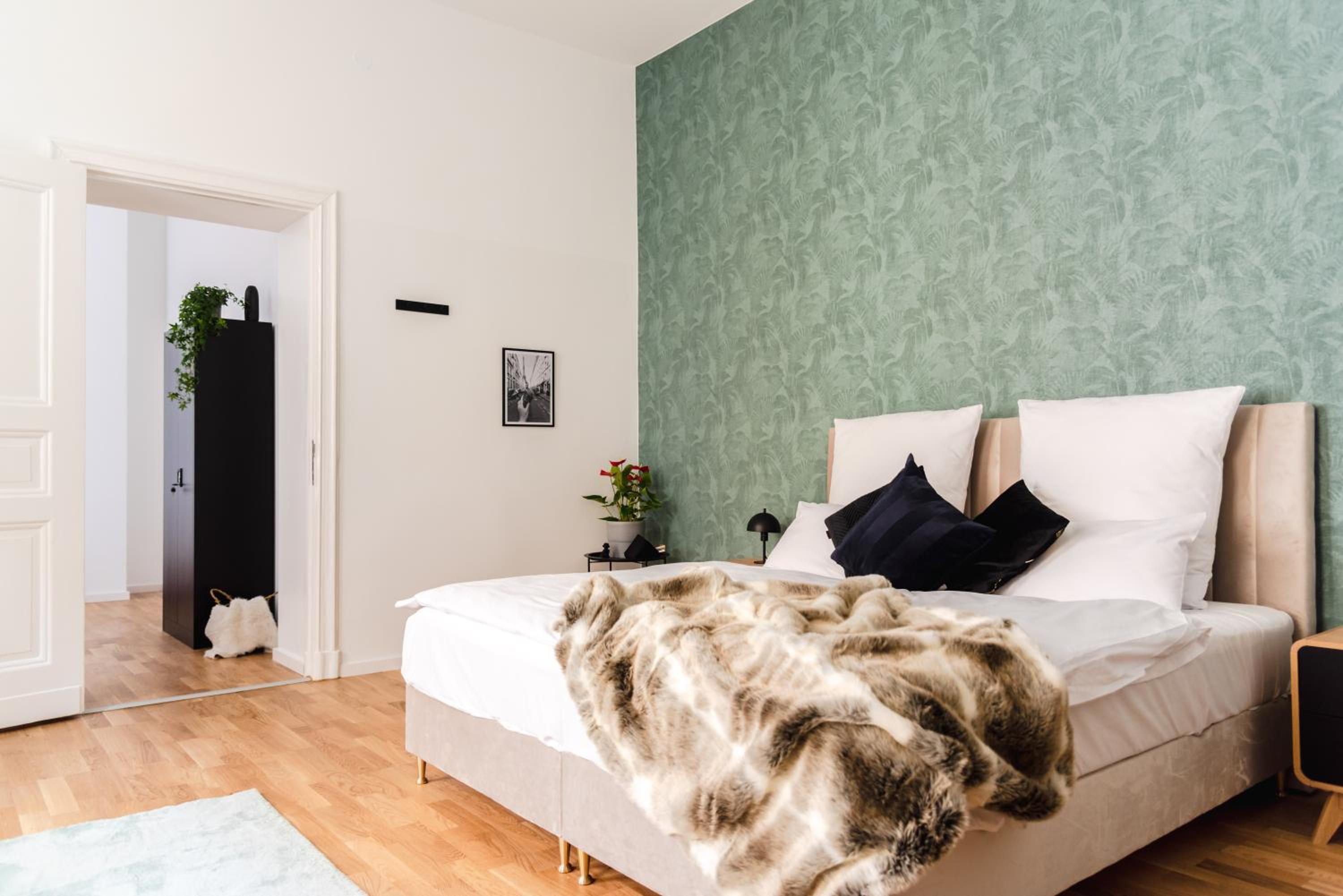 165m2 Downtown Family Suite 5BR, 3Bath, kids room, 11min Alexanderplatz