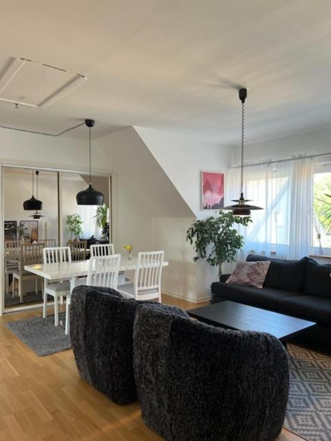 Rymlig och modern lägenhet i villa. Perfekt för familjer. Med parkering. view 3