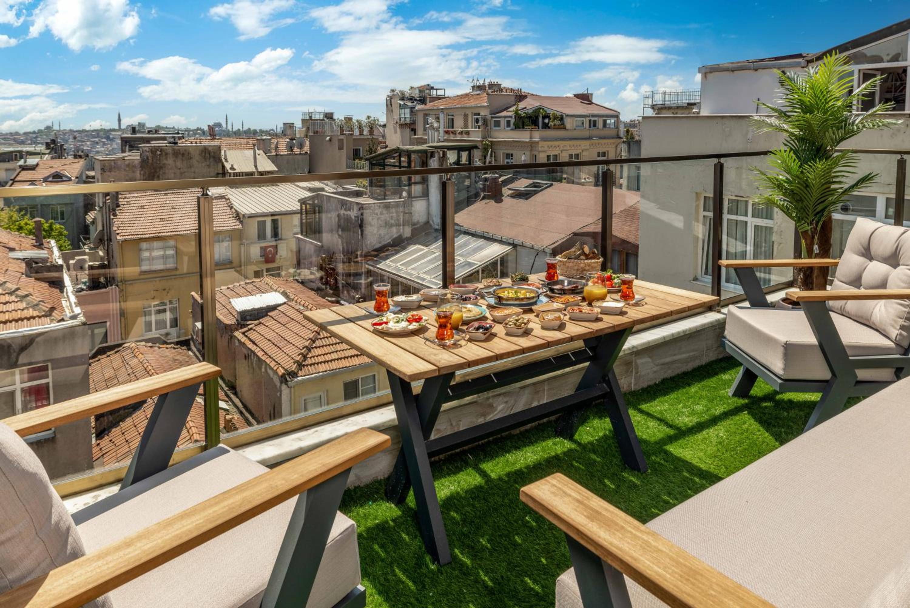 Monnas Suite - Image 66