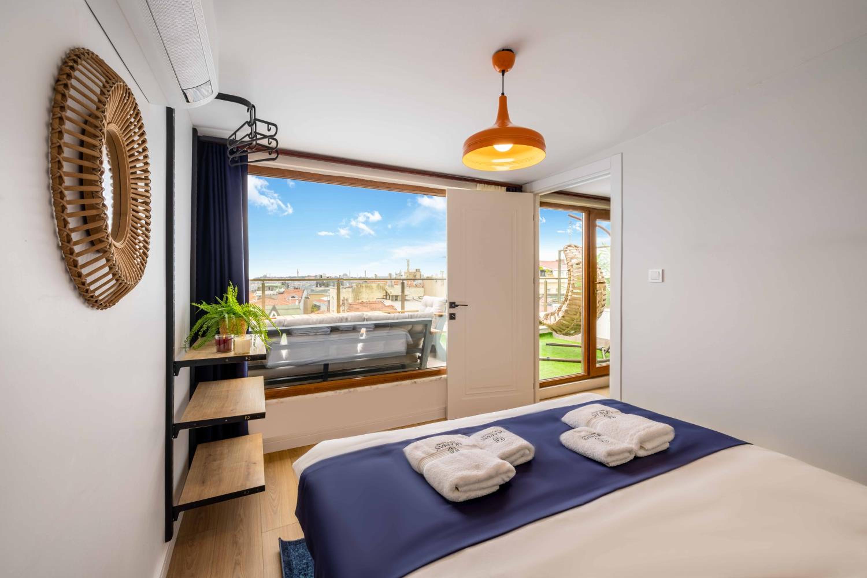 Monnas Suite - Image 110