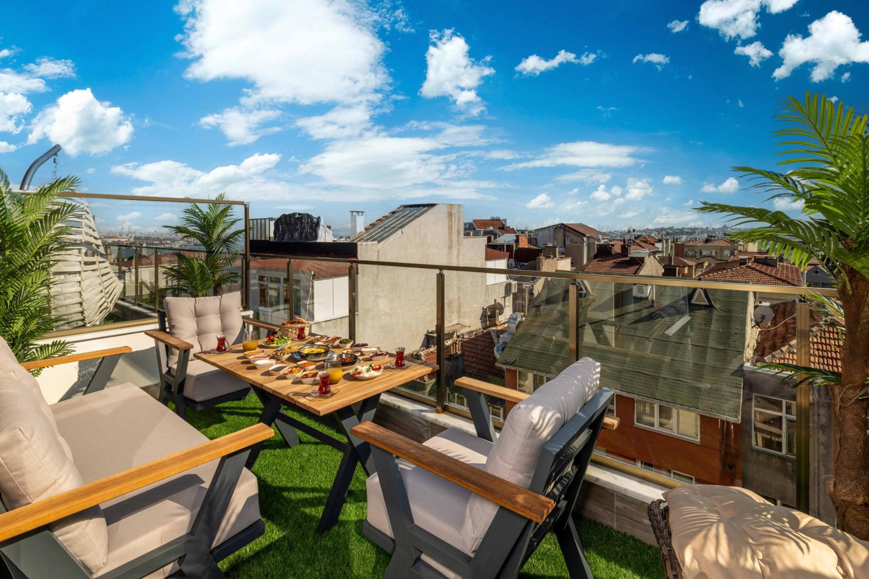 Monnas Suite - Image 162